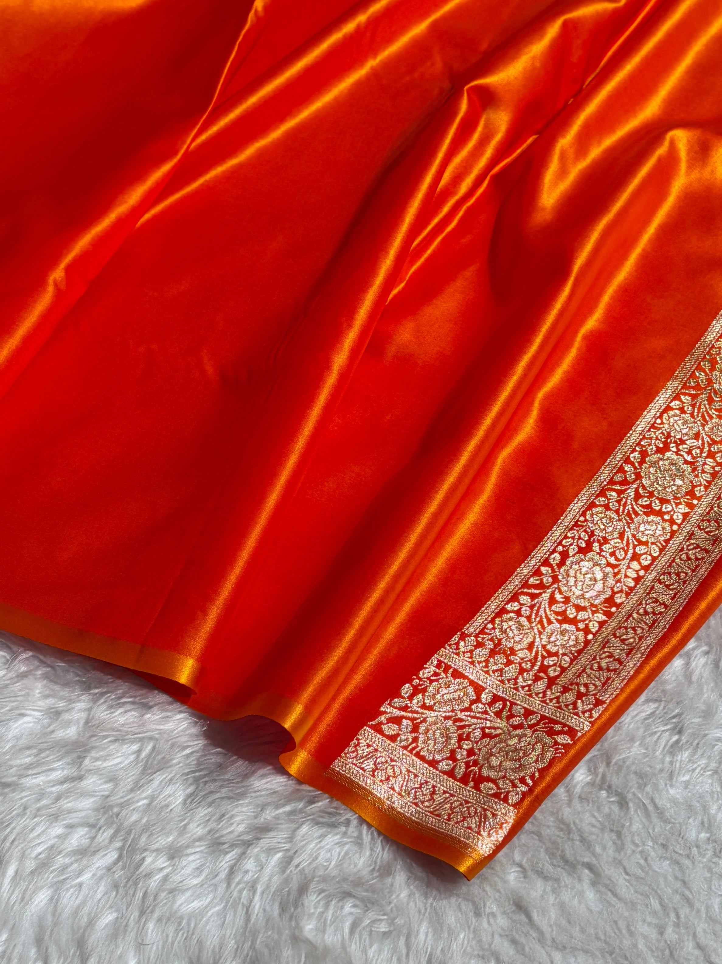 Banarasi Fire Gold Shades Booti Pattern Banarasi Satin Silk Saree SS63