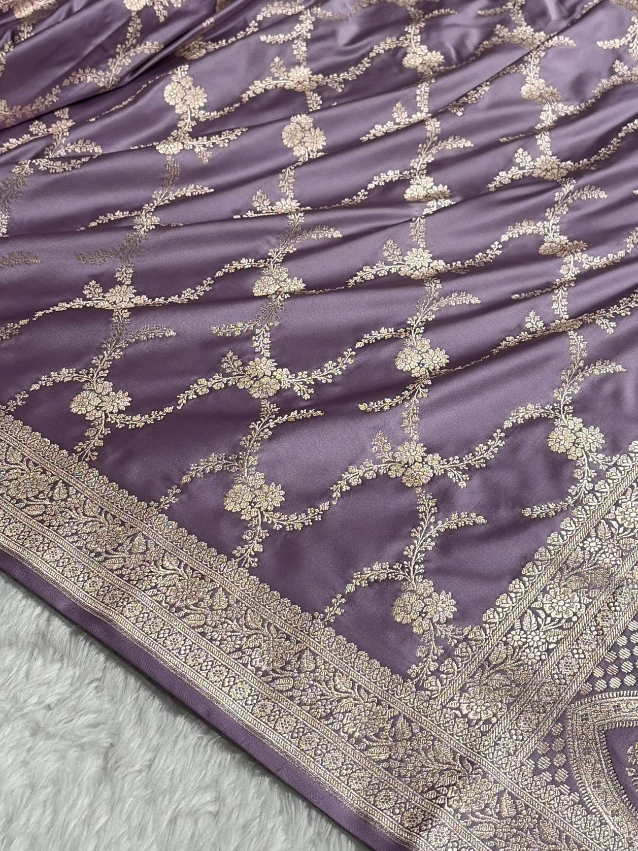 Dusty Lavender Shades Banarasi With Floral Border Mashru Silk Saree MSM-127