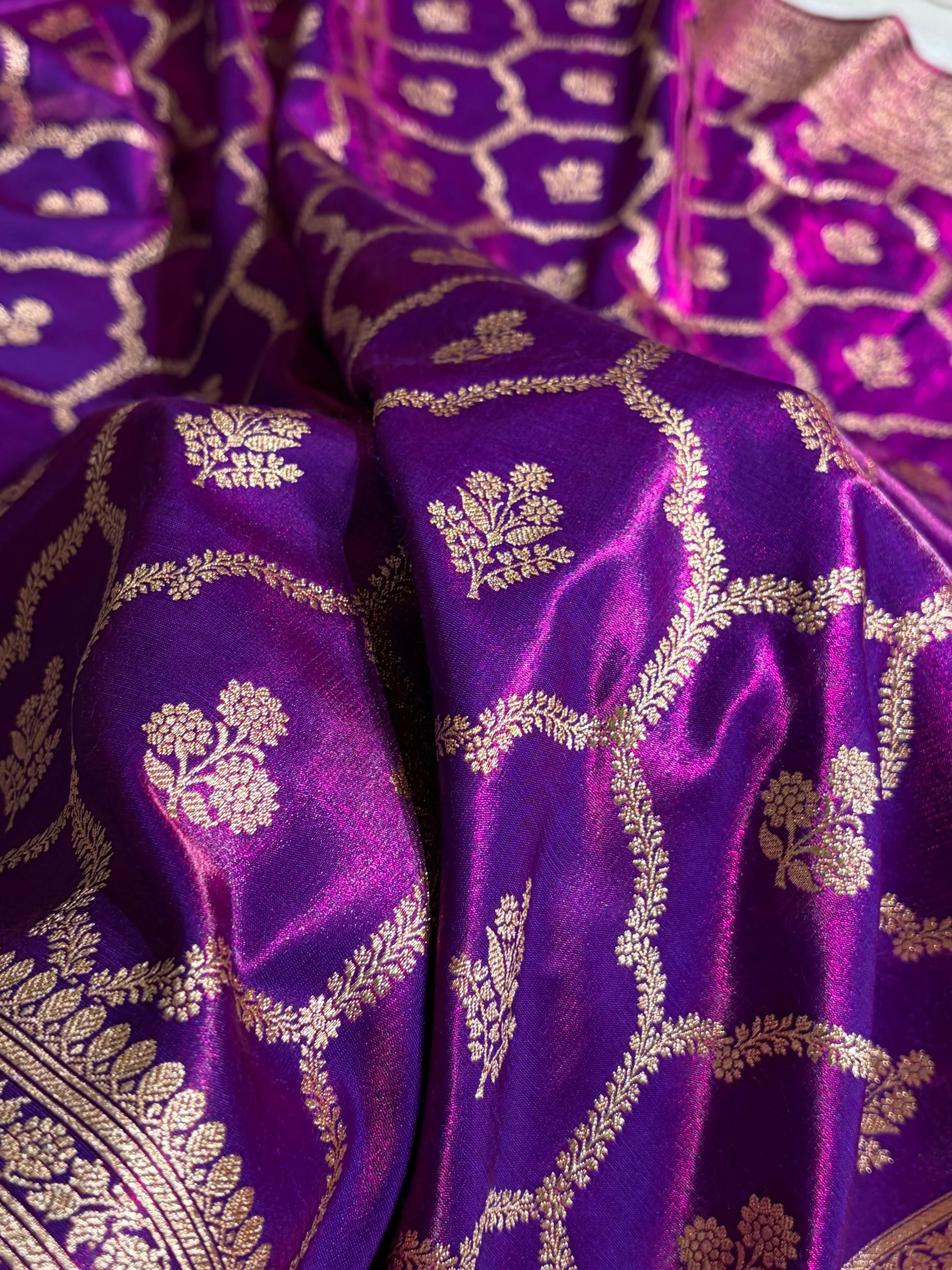Cross Purple Shades Jaal Pattern Banarasi Satin Silk Saree SS57