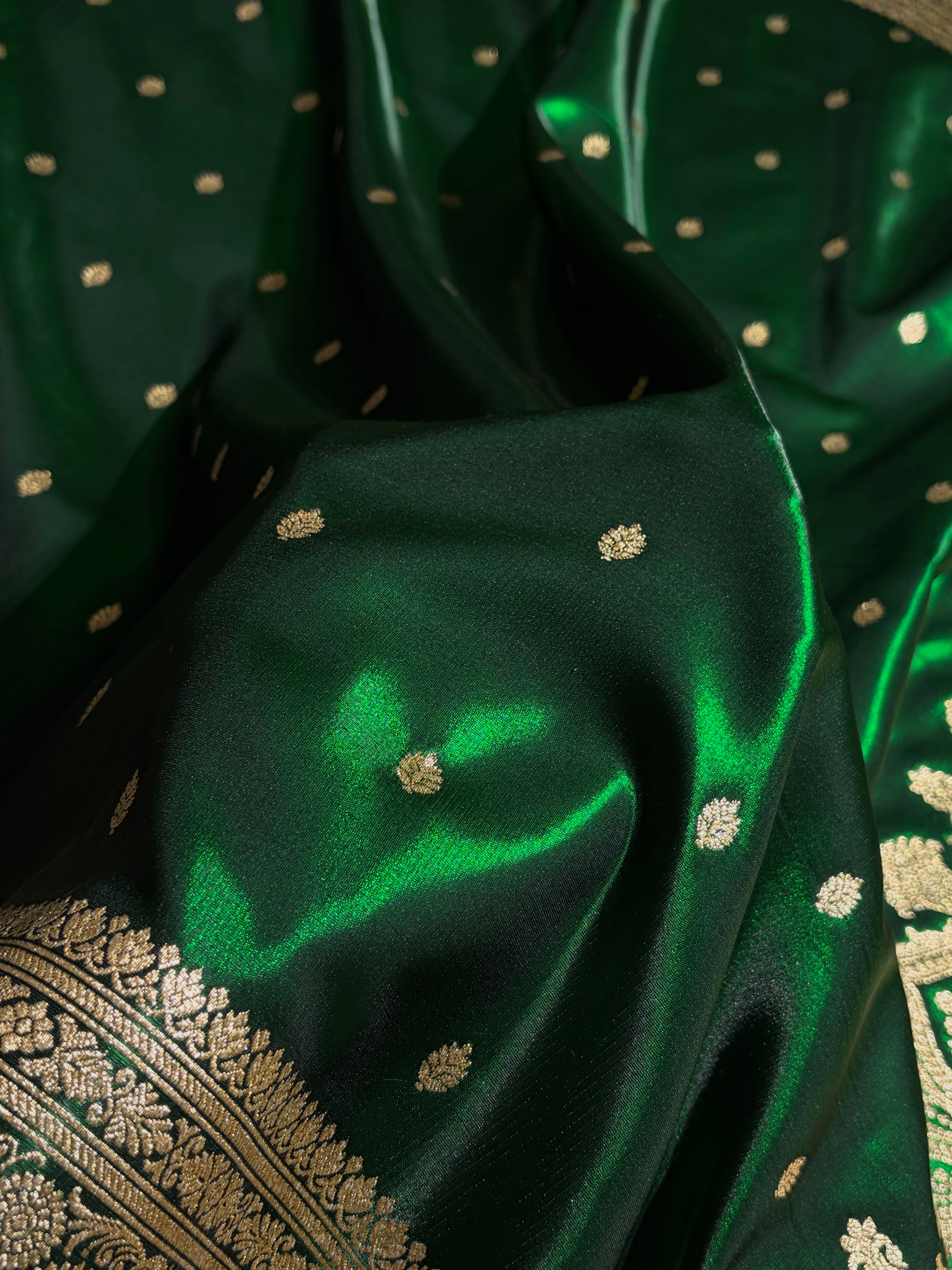 Banarasi Maroon Shades Booti Pattern Banarasi Satin Silk Saree SS62