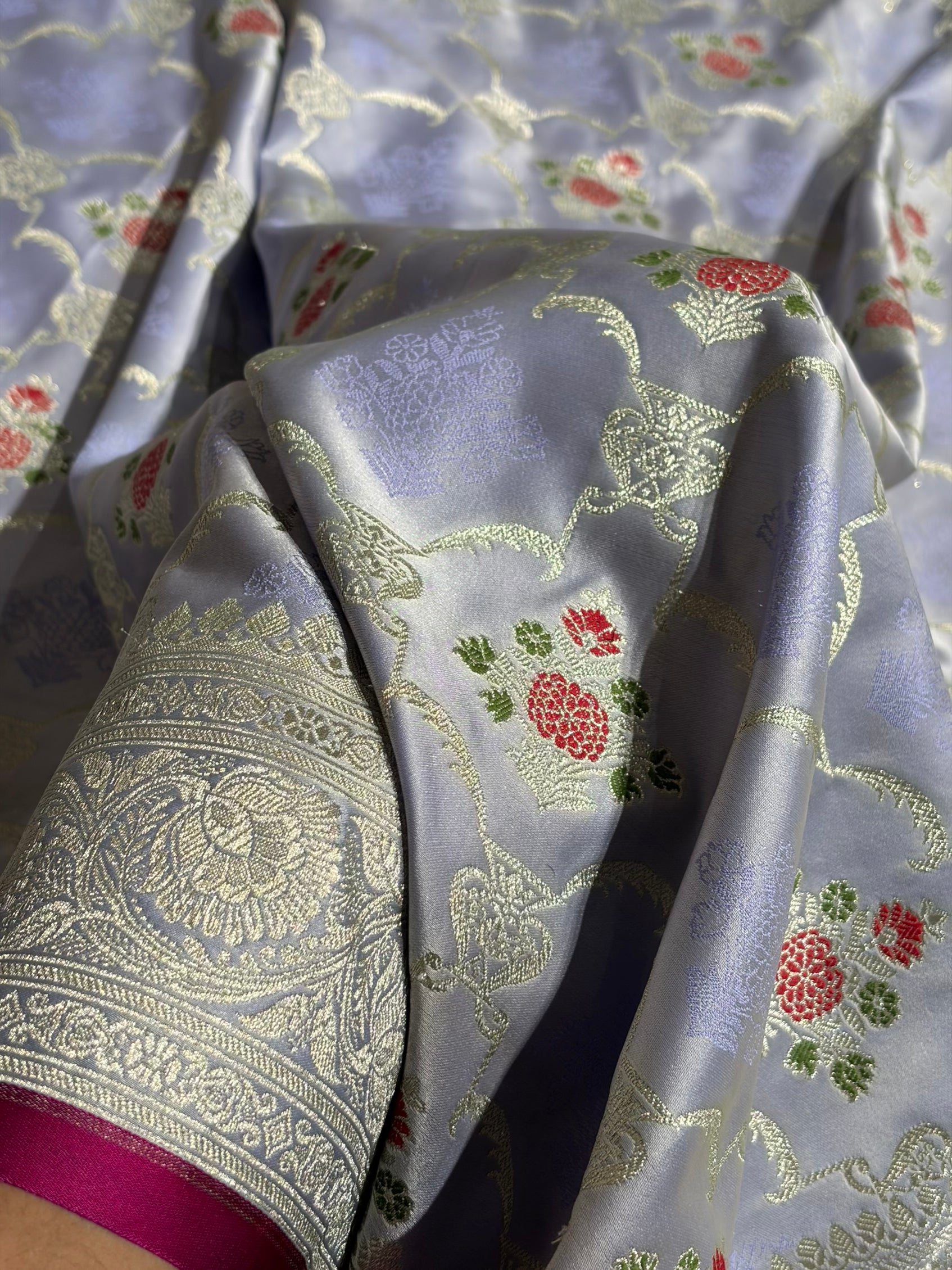 Powder Lavender Shade With Jaal Tonchoi Pattern Mashru Silk Saree
