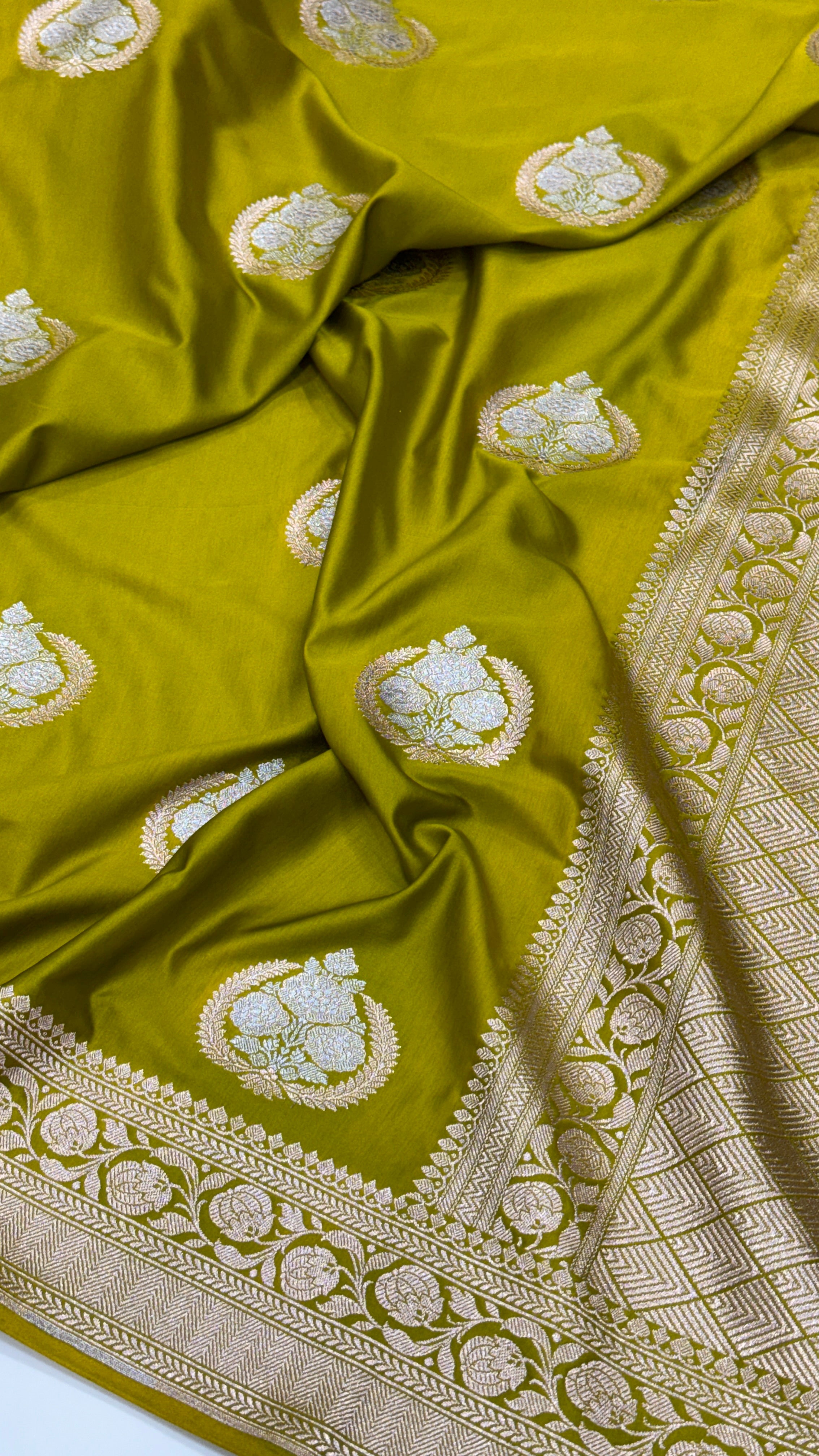 Mehandi Green Minakari Boota Mashru Silk Saree