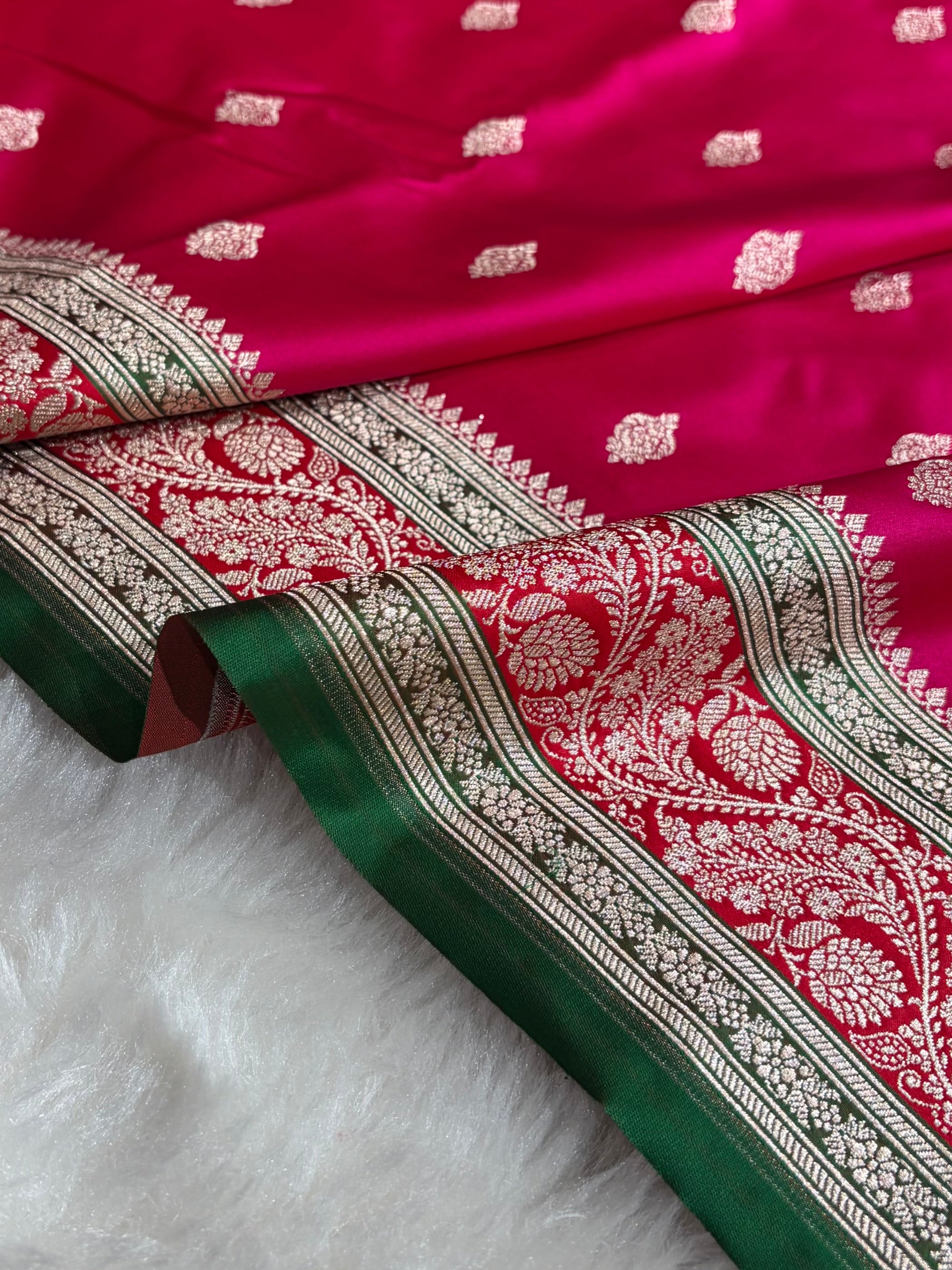 Banarasi Cross Rani With Contrast Red Floral Border Mashru Silk Saree MSM-101