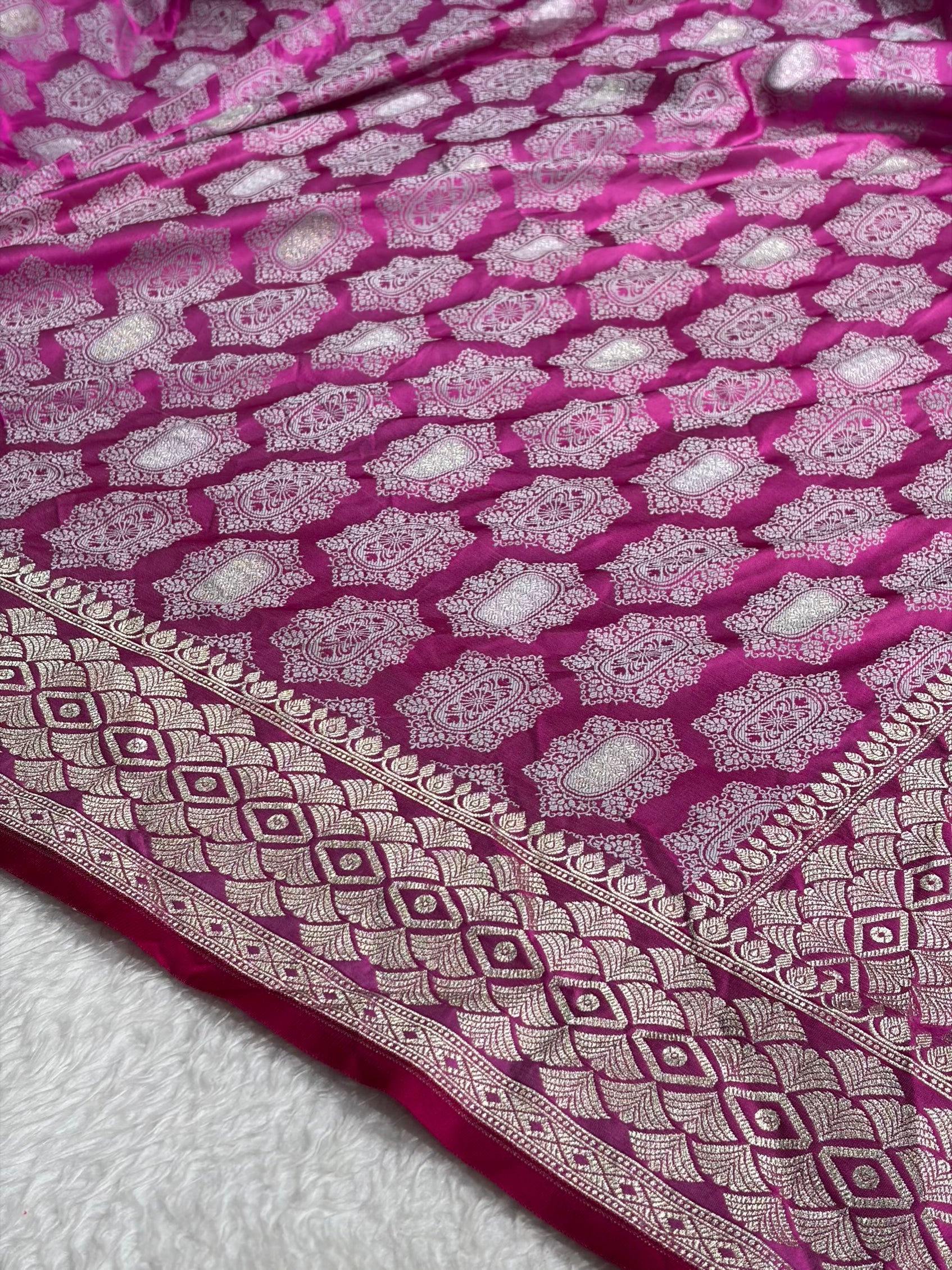 Banarasi Pink Shades Tanchoi Motif Mashru Silk Saree
