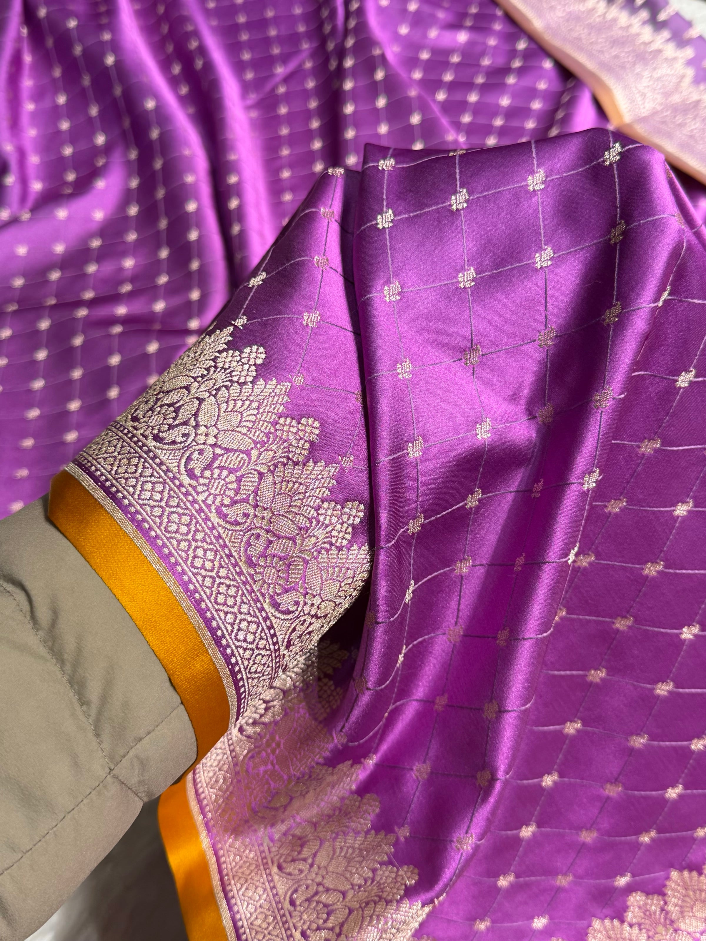 Banarasi Dark Lavender Shades Tanchoi Motif Mashru Silk Saree MST-09
