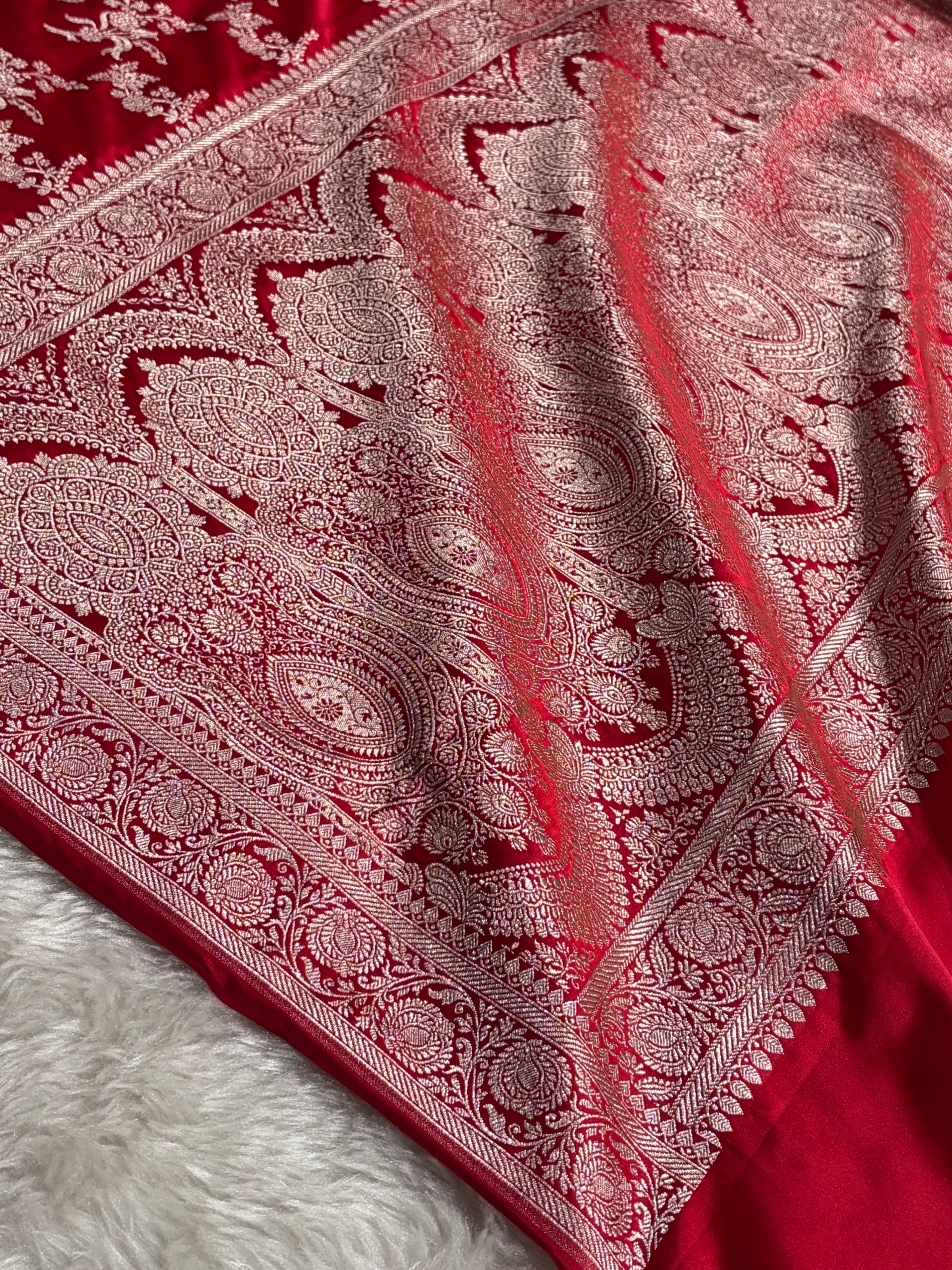 Banarasi Floral Jaal Pattern in Red Shades Floral Mashru Silk Saree MCS98