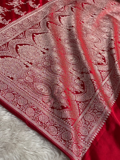 Banarasi Floral Jaal Pattern in Red Shades Floral Mashru Silk Saree MCS98