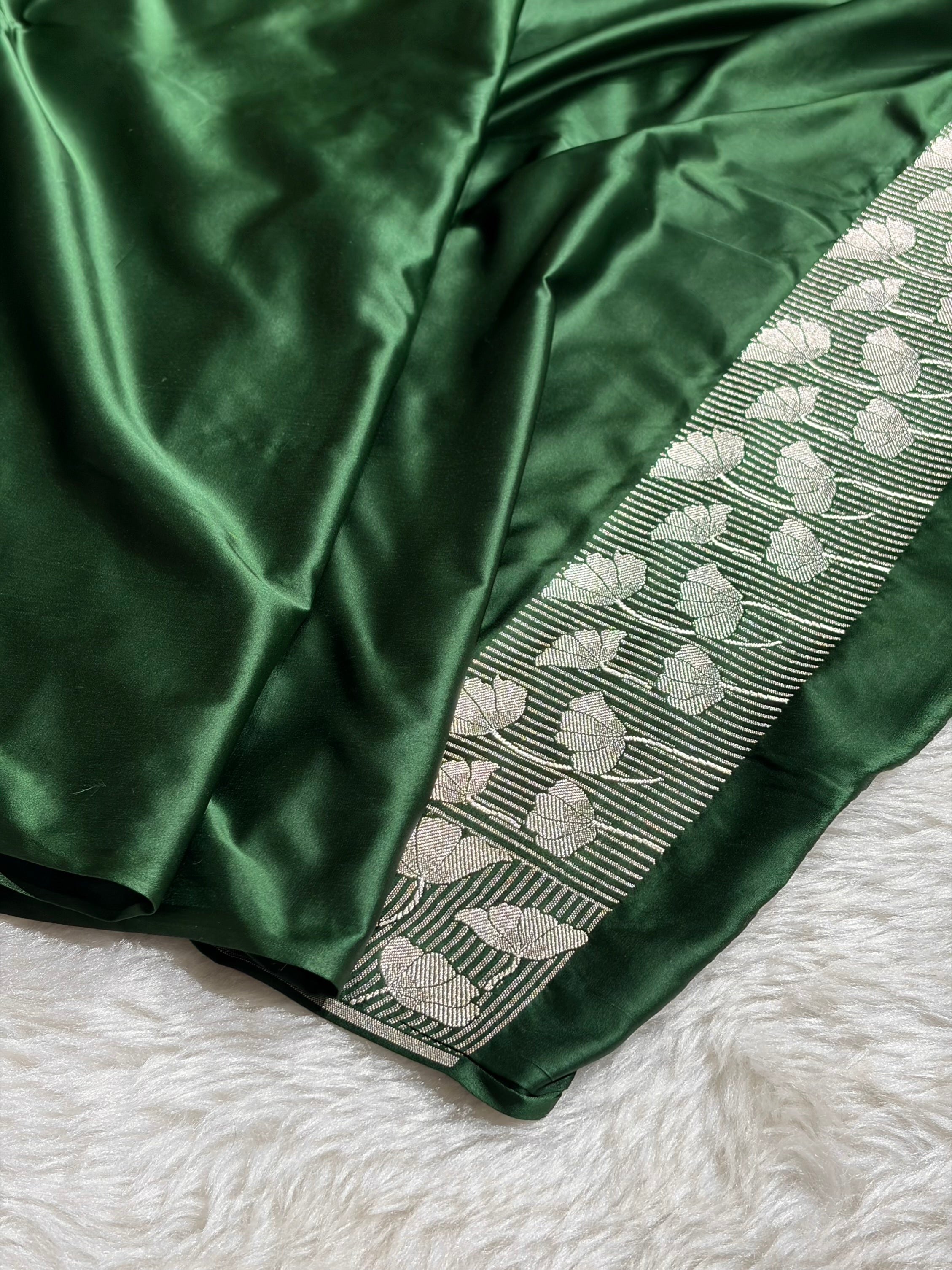 Banarasi Floral Jaal Pattern in Bottle Green Shades Floral Mashru Silk Saree MCS99