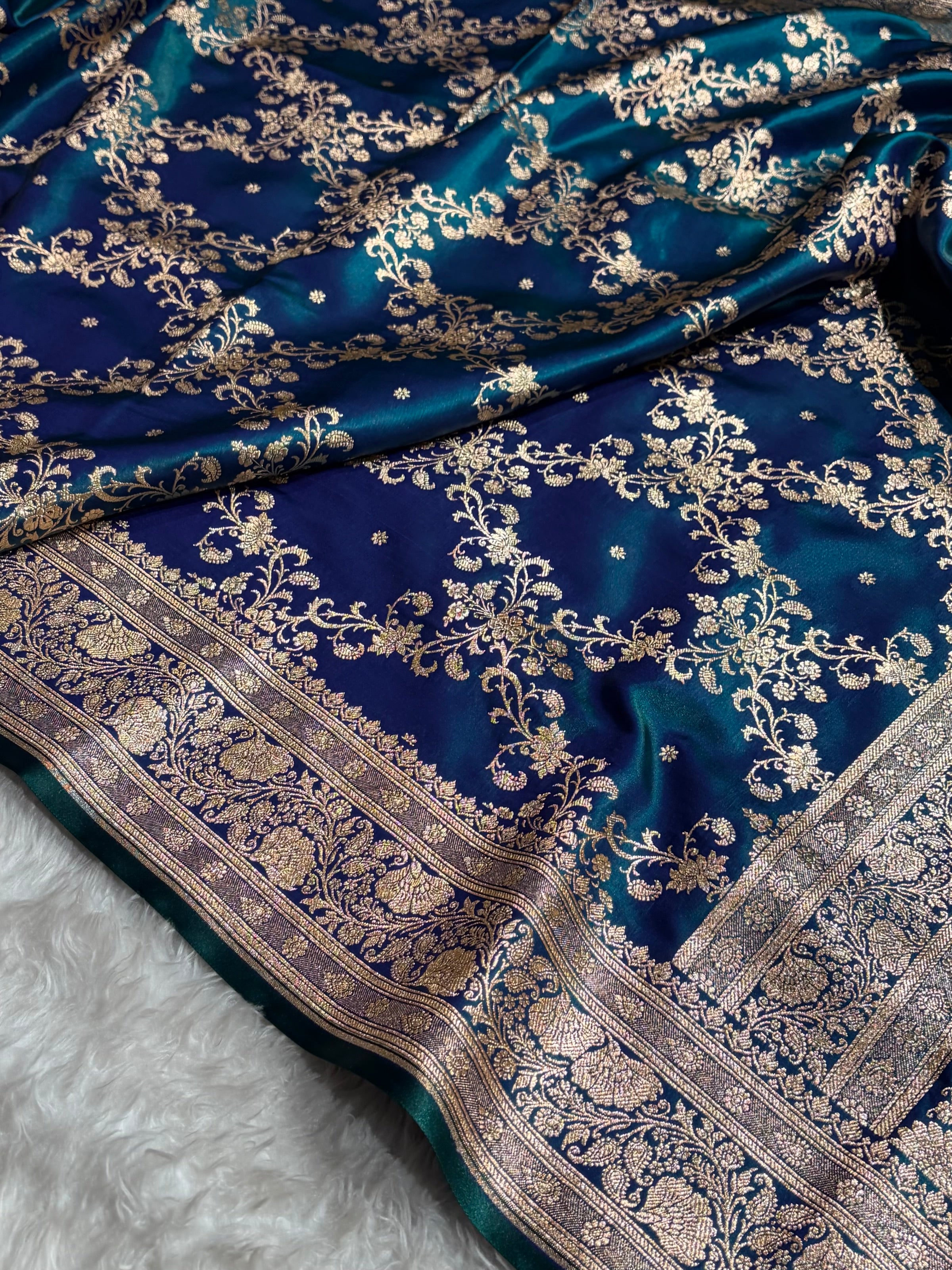 Peacock Shades Jaal Pattern Banarasi Satin Silk Saree SS48