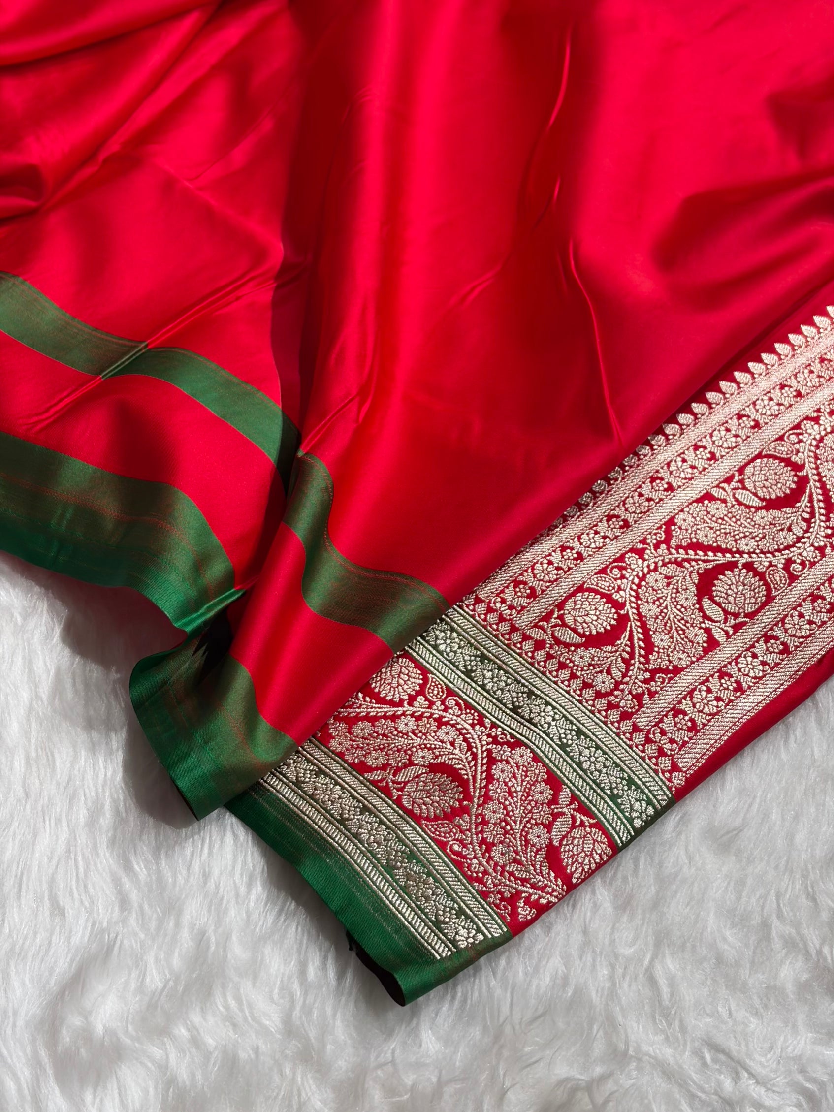 Banarasi Wine With Contrast Red Floral Border Mashru Silk Saree MSM-101