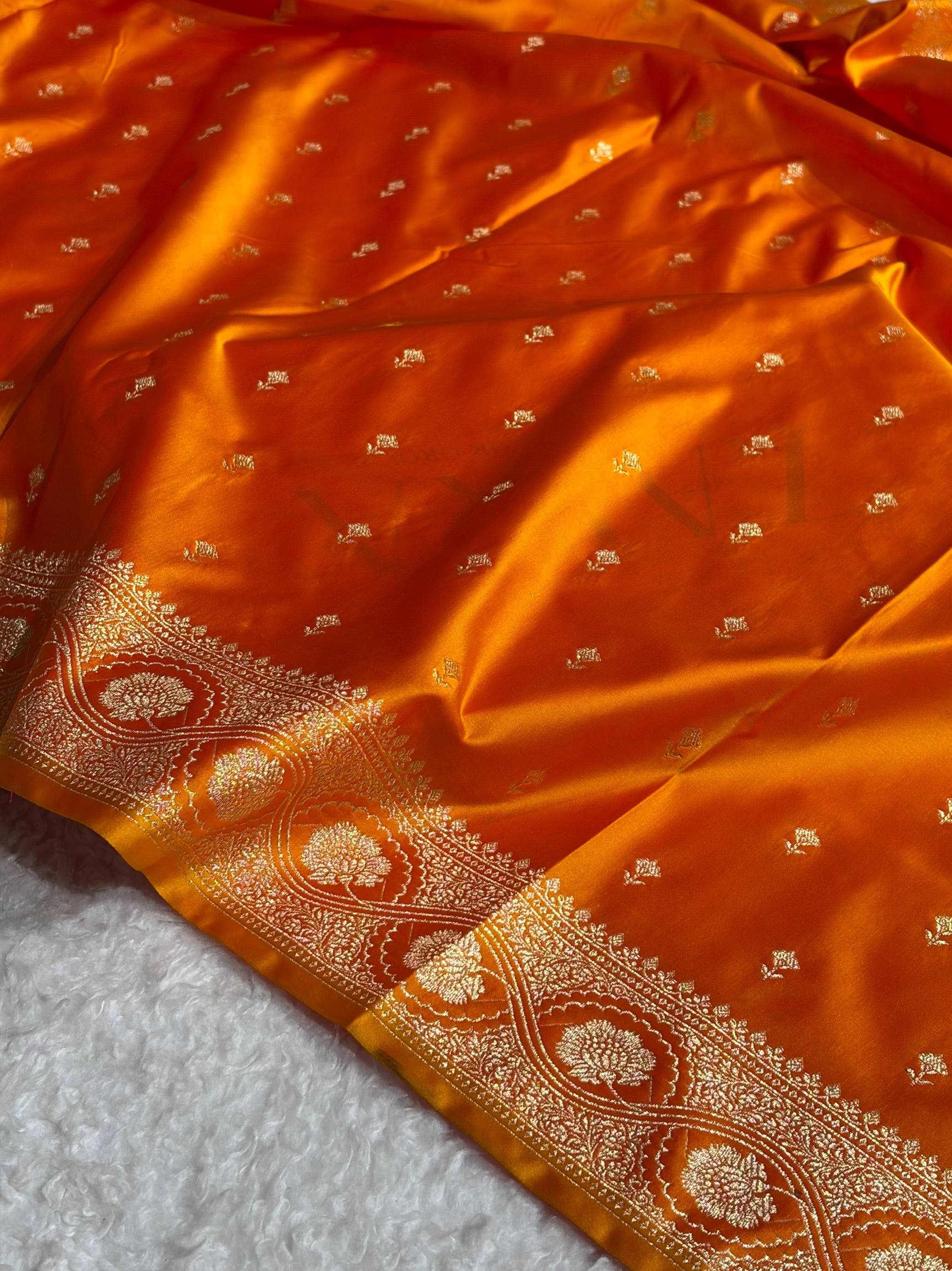 Banarasi Fire Gold Booti Pattern Satin Katan Silk Saree SK54