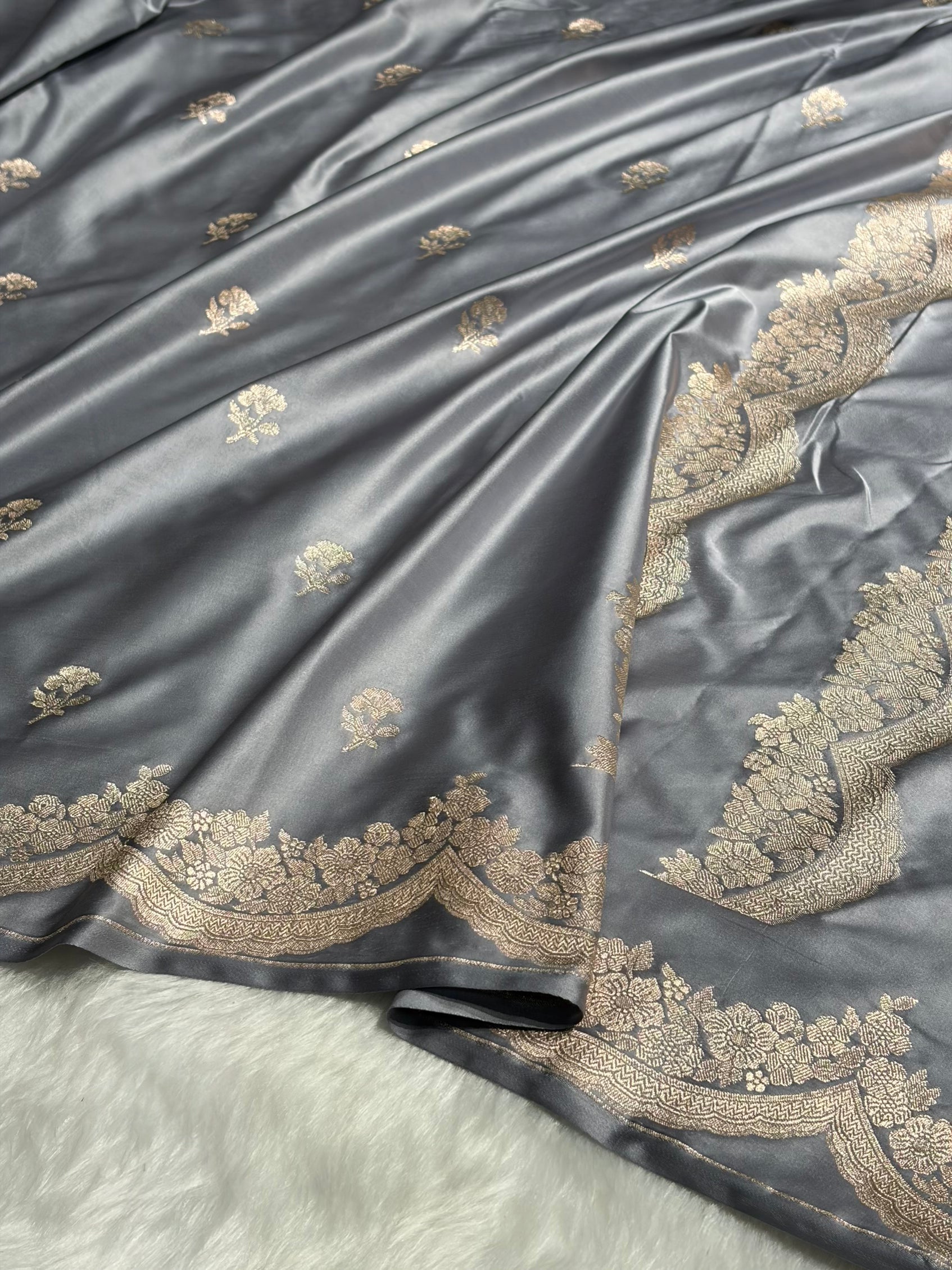 Turquoise Shades Scallop Booti Mashru Silk Saree MS27