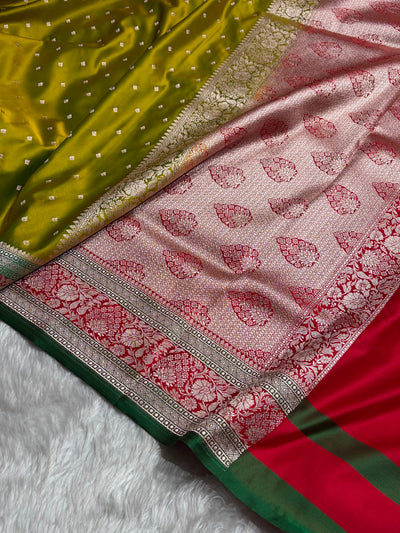 Contrast Mahendi / Red Shade With Booti Pattern Mashru Silk Saree
