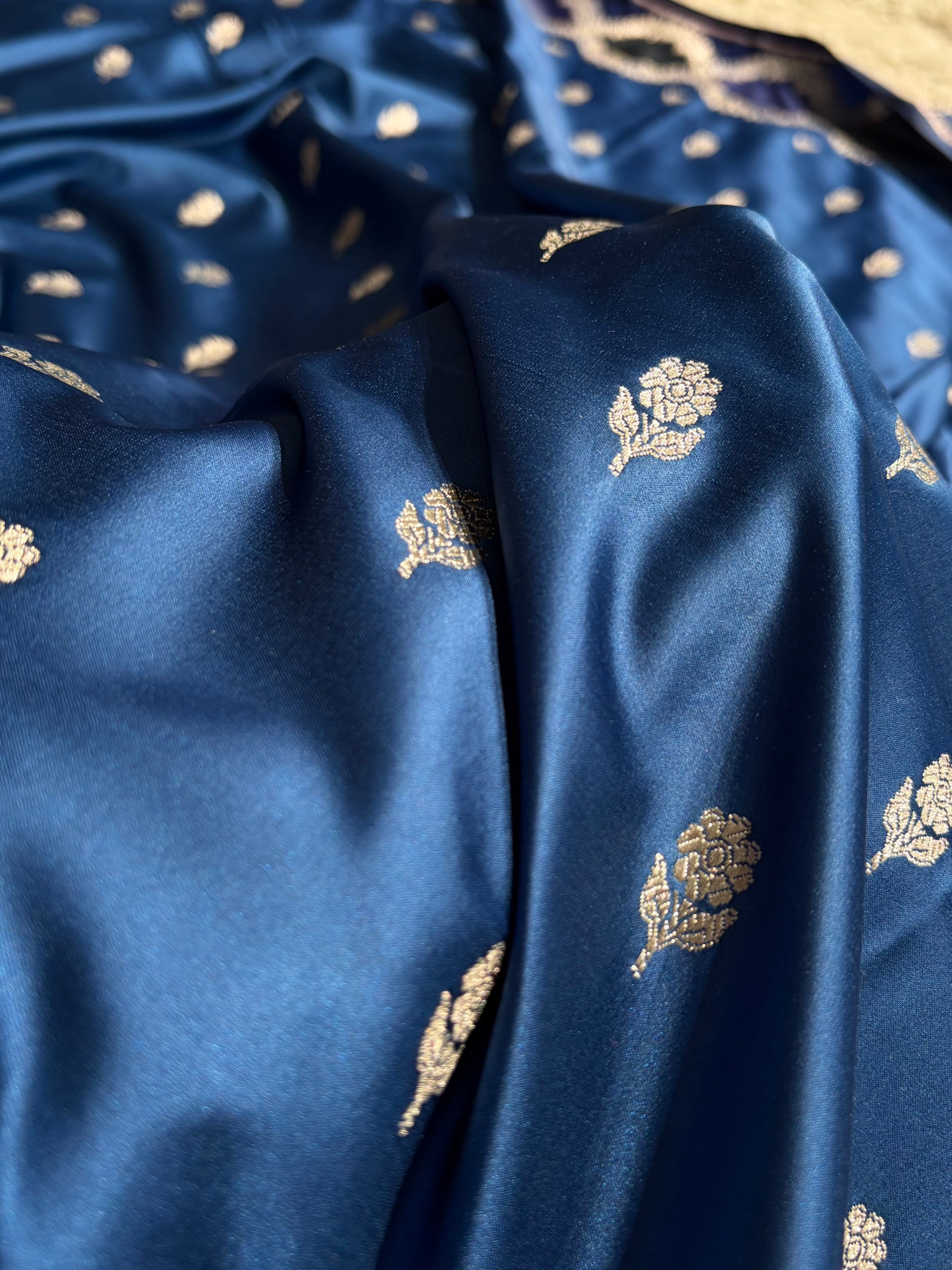 Royal Blue Rangkart Scallop Floral Booti Mashru Silk Saree