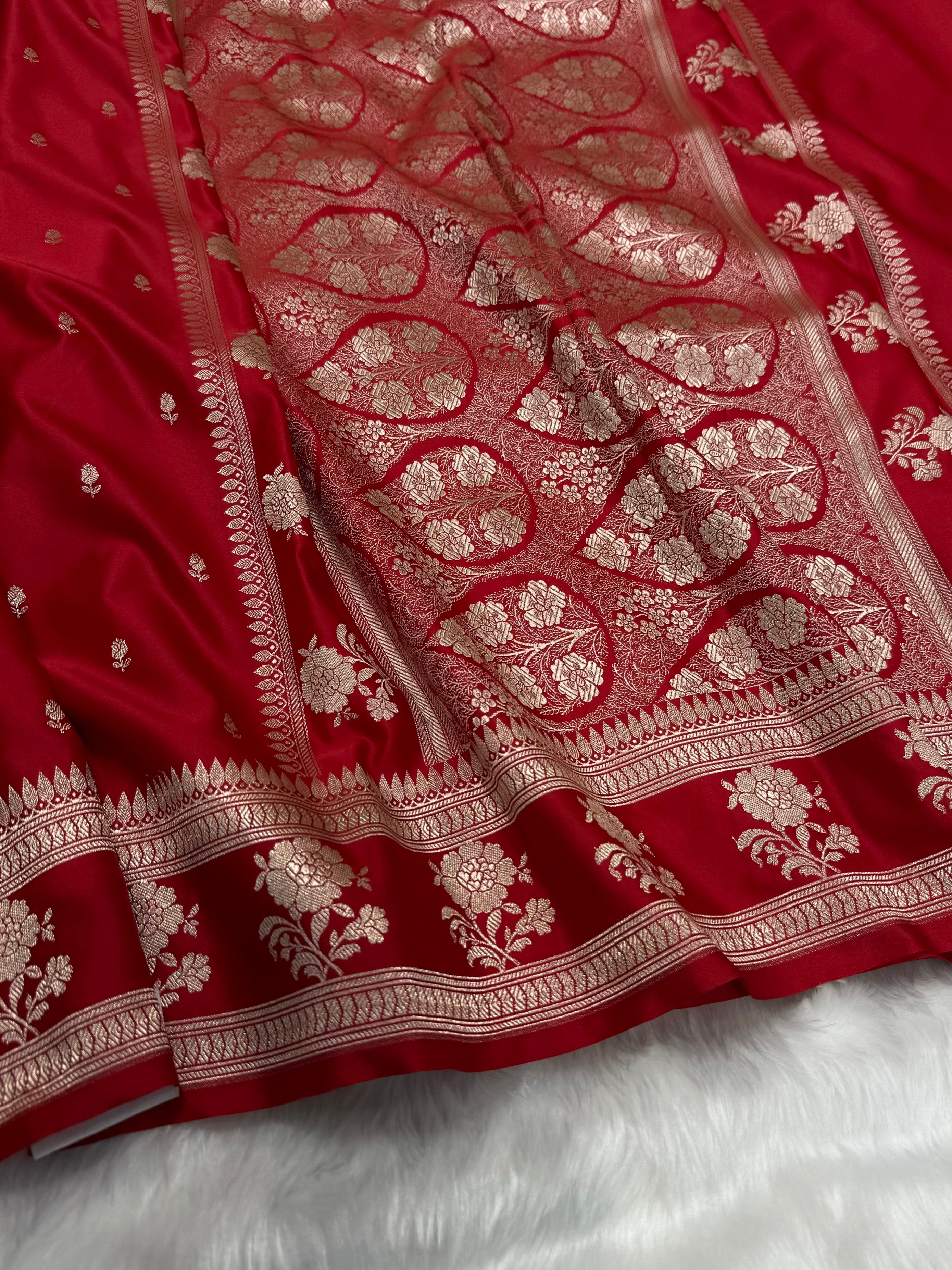 Red shades Booti Mashru Silk Banarasi Saree