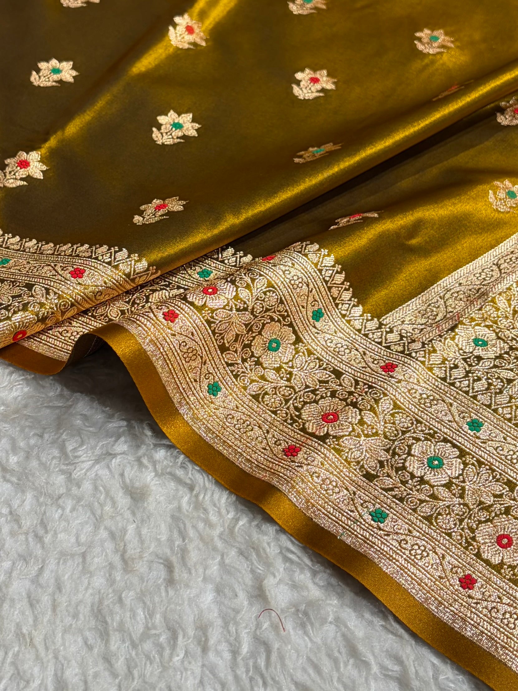Mehendi Shades Minakari Boota Pattern Banarasi Satin Silk Saree SS44