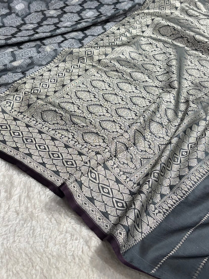 Banarasi Dark Grey Shades Tanchoi Motif Mashru Silk Saree
