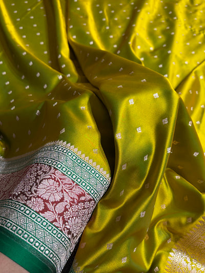Contrast Mahendi / Red Shade With Booti Pattern Mashru Silk Saree