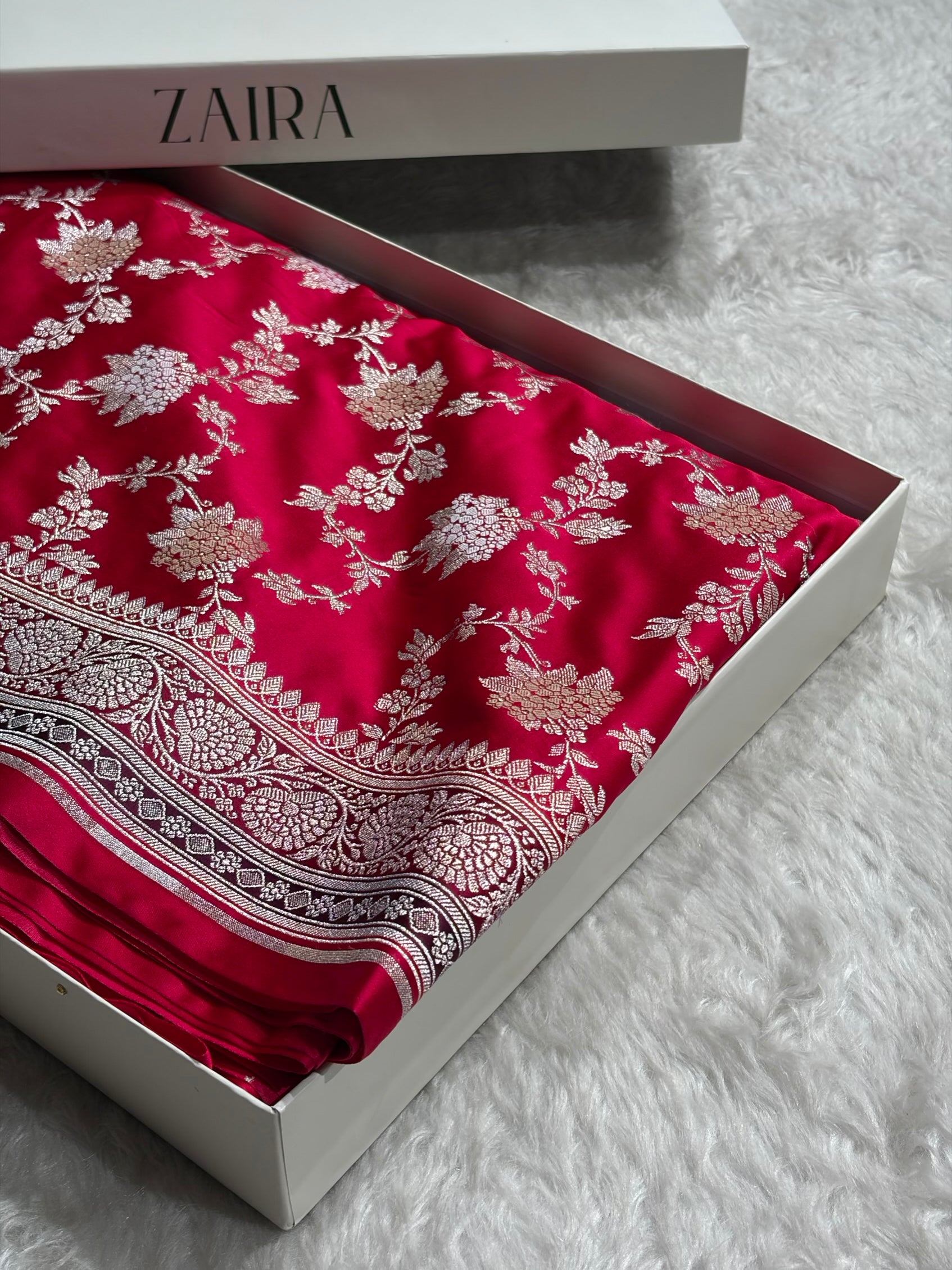 Red Shades Contrast Border With Minakari Floral Jaal Mashru Silk Saree