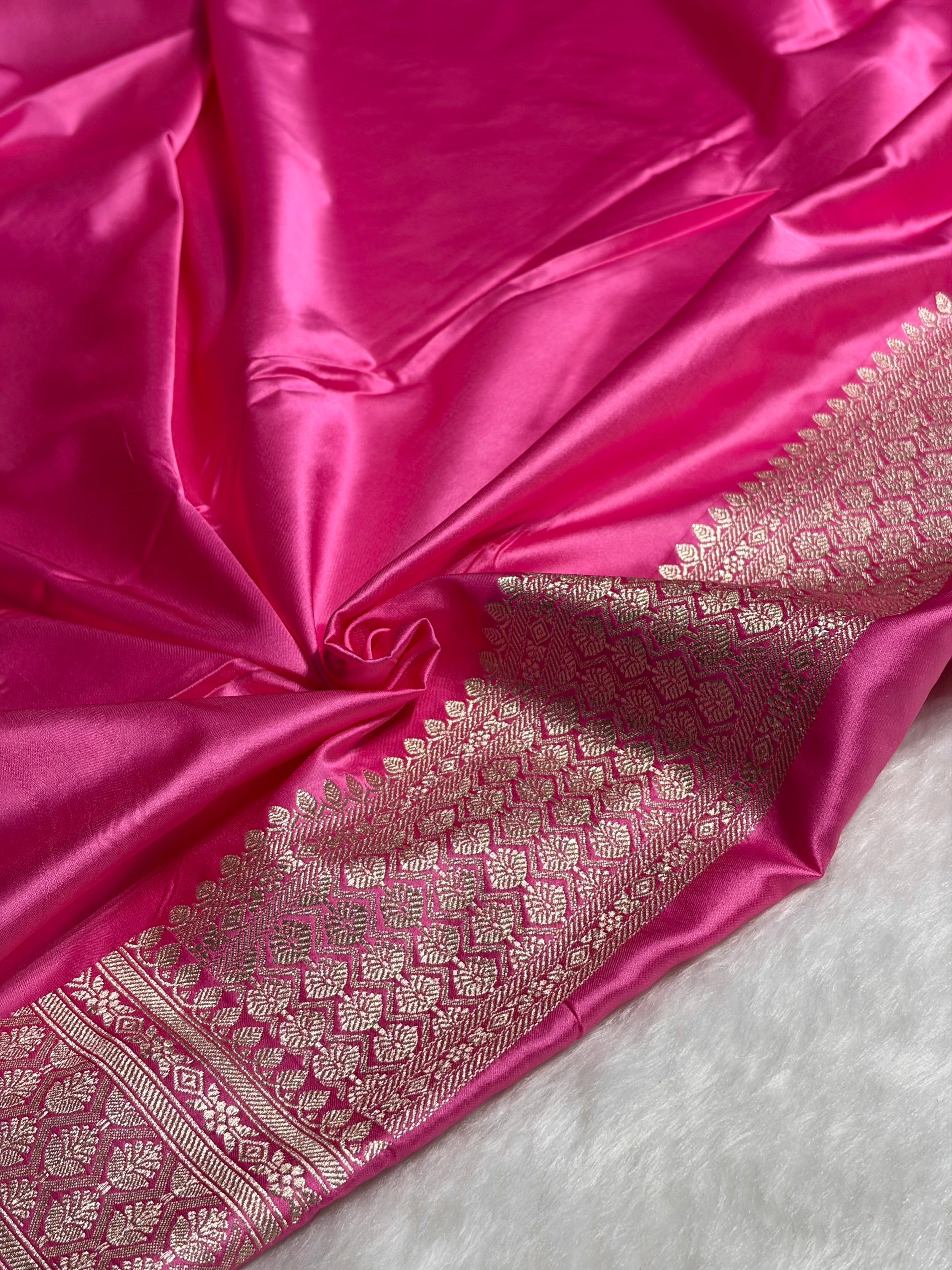 Baby Pink Shades Minakari Tanchoi Floral Booti Mashru Silk Saree MS59
