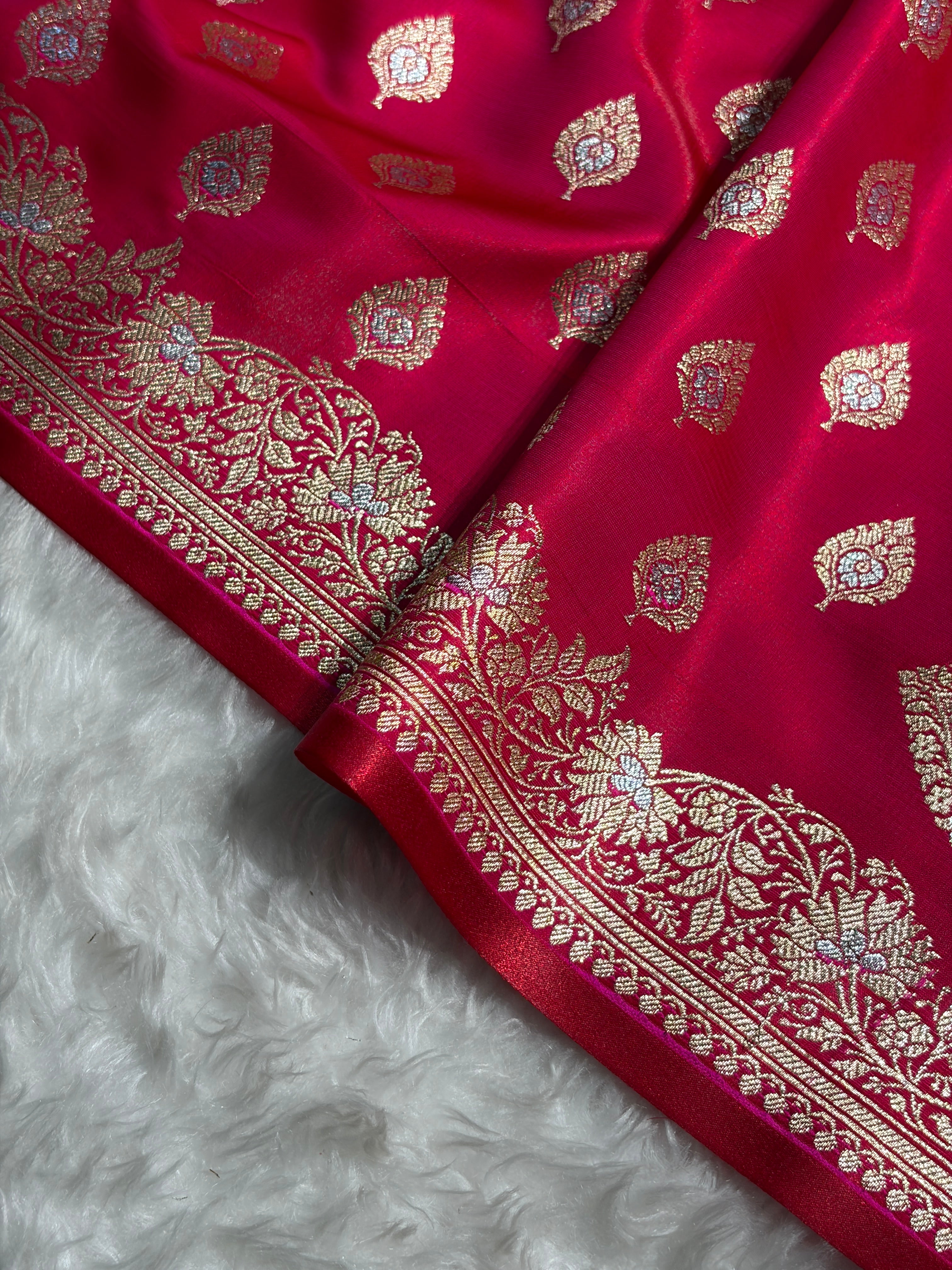 Banarasi Pinkish Red Shades Minakari Booti Pattern Banarasi Satin Silk Saree SS60