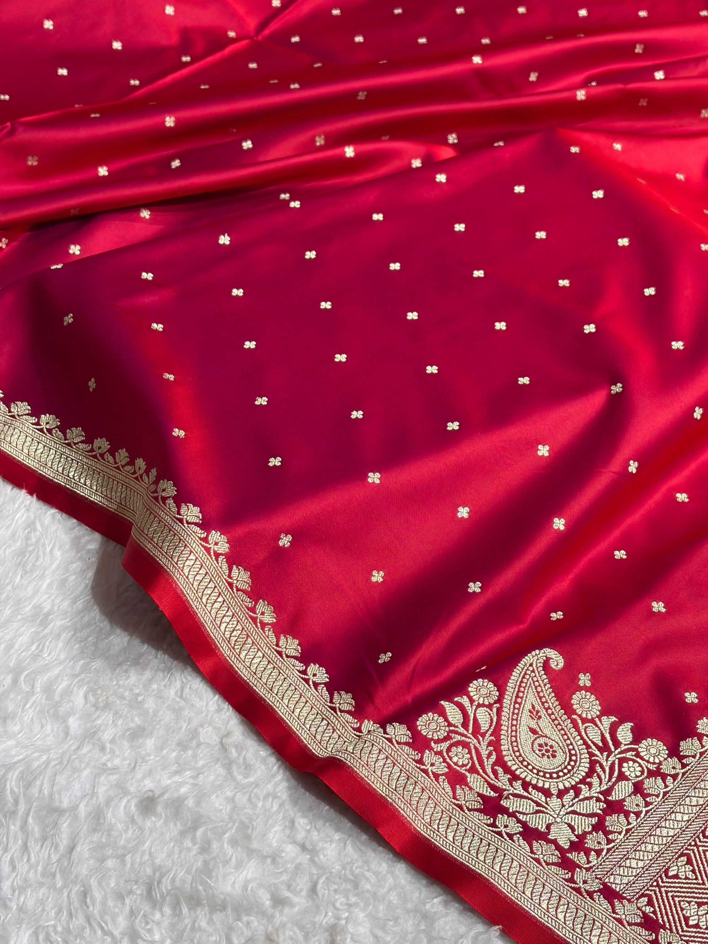 Magentic Red Shades Banarasi Boota Pattern Floral Mashru Silk Saree MSM-119