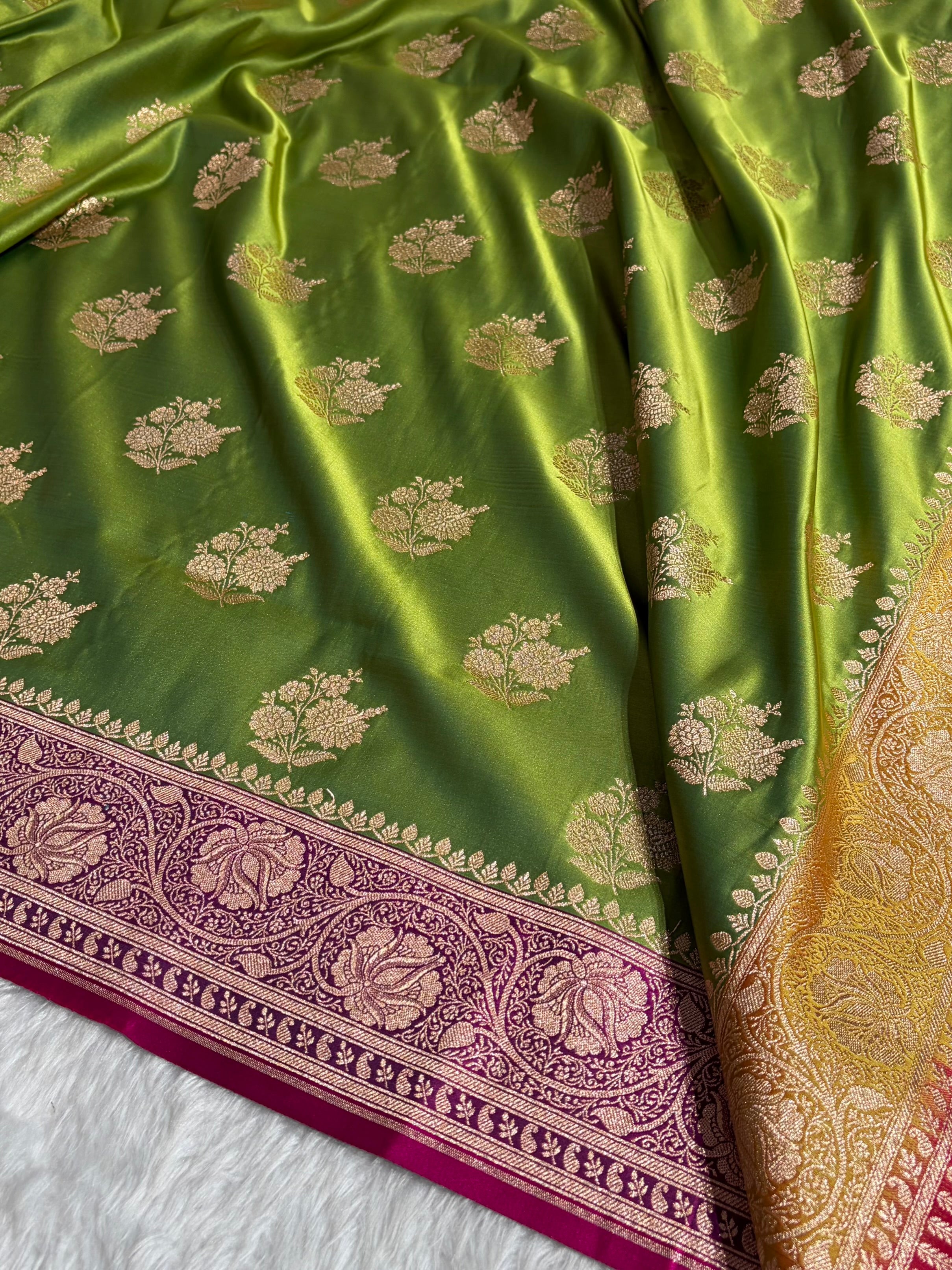 Contrast Banarasi Satin Katan Saree Booti Pattern in Mahndi/ Rani Shades SK140