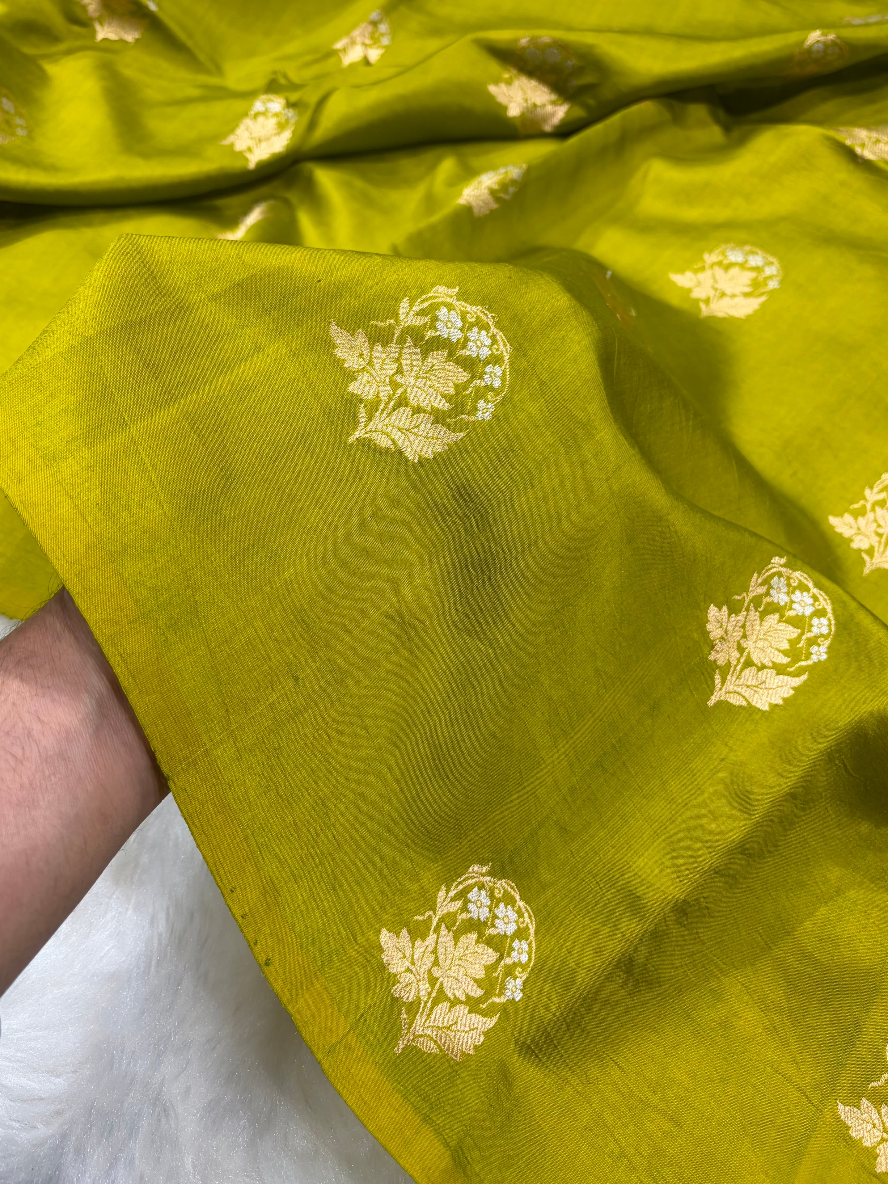 Banarasi Mehendi Green Shades Minakari Boota Handwoven Pure Paper Silk Saree RM-92
