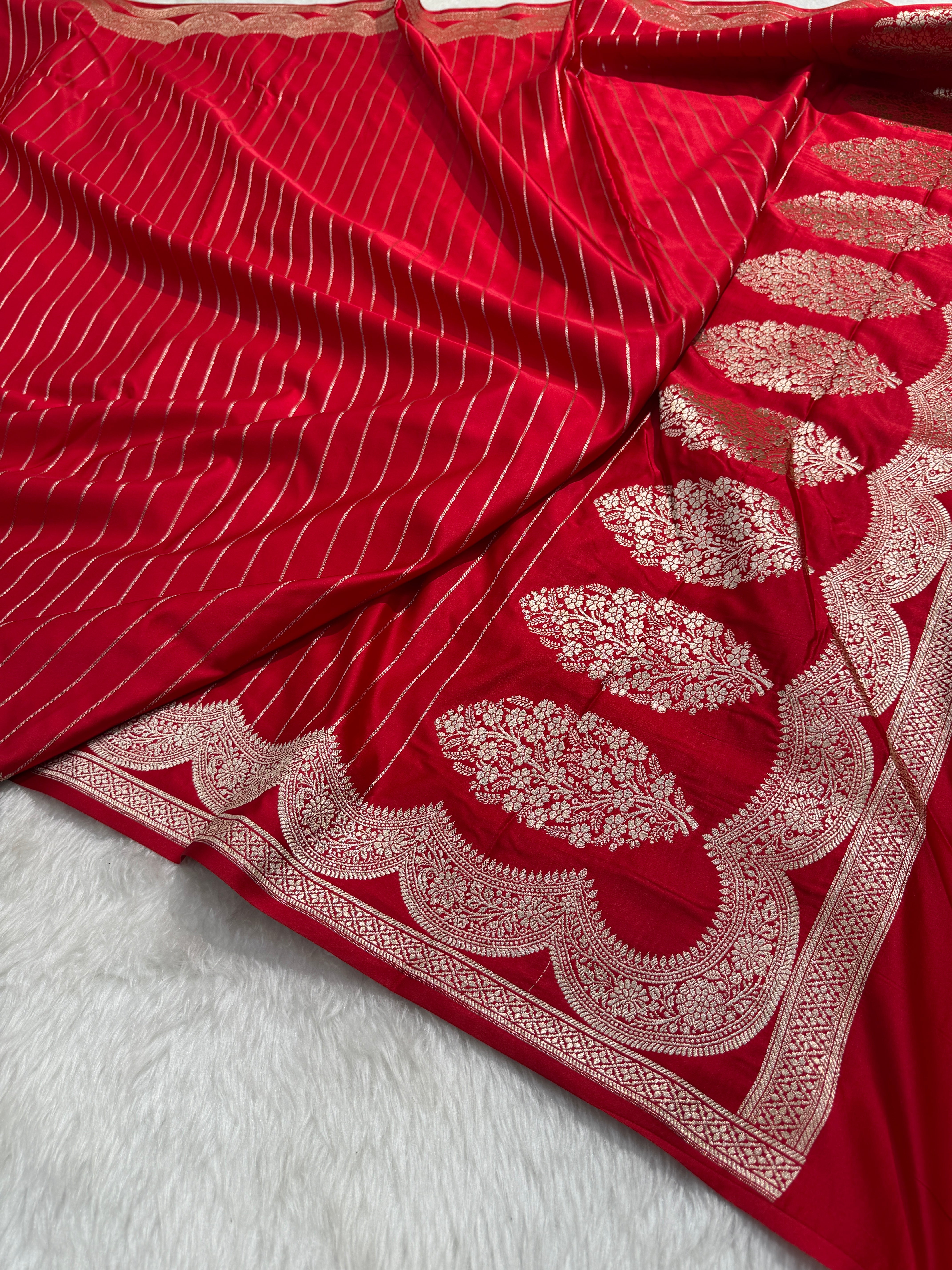 Red Scallop Booti Mashru Silk Banarasi Saree MSS11