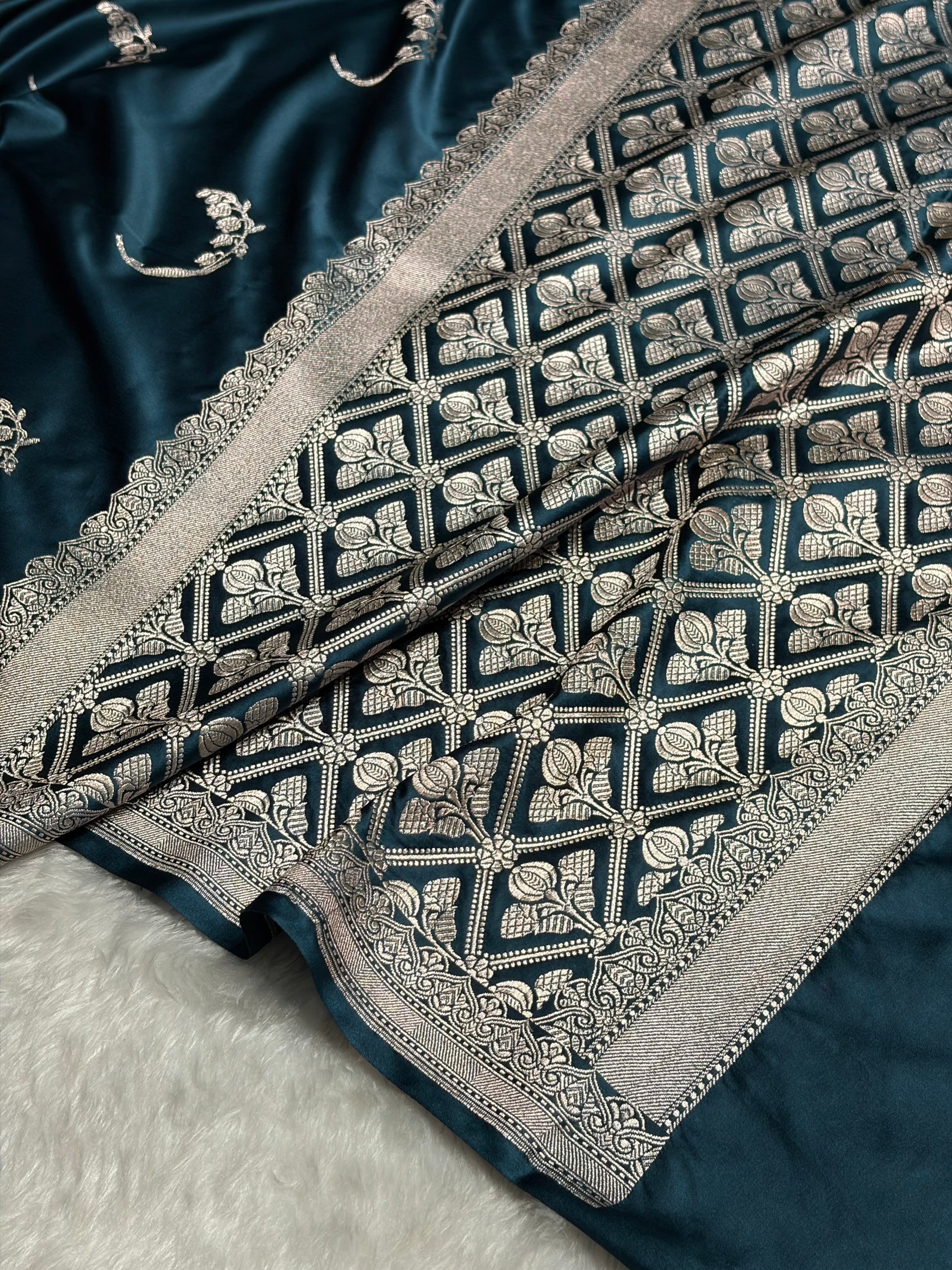 Dark Peacock Shades Unique Motif Mashru Silk Saree ms47