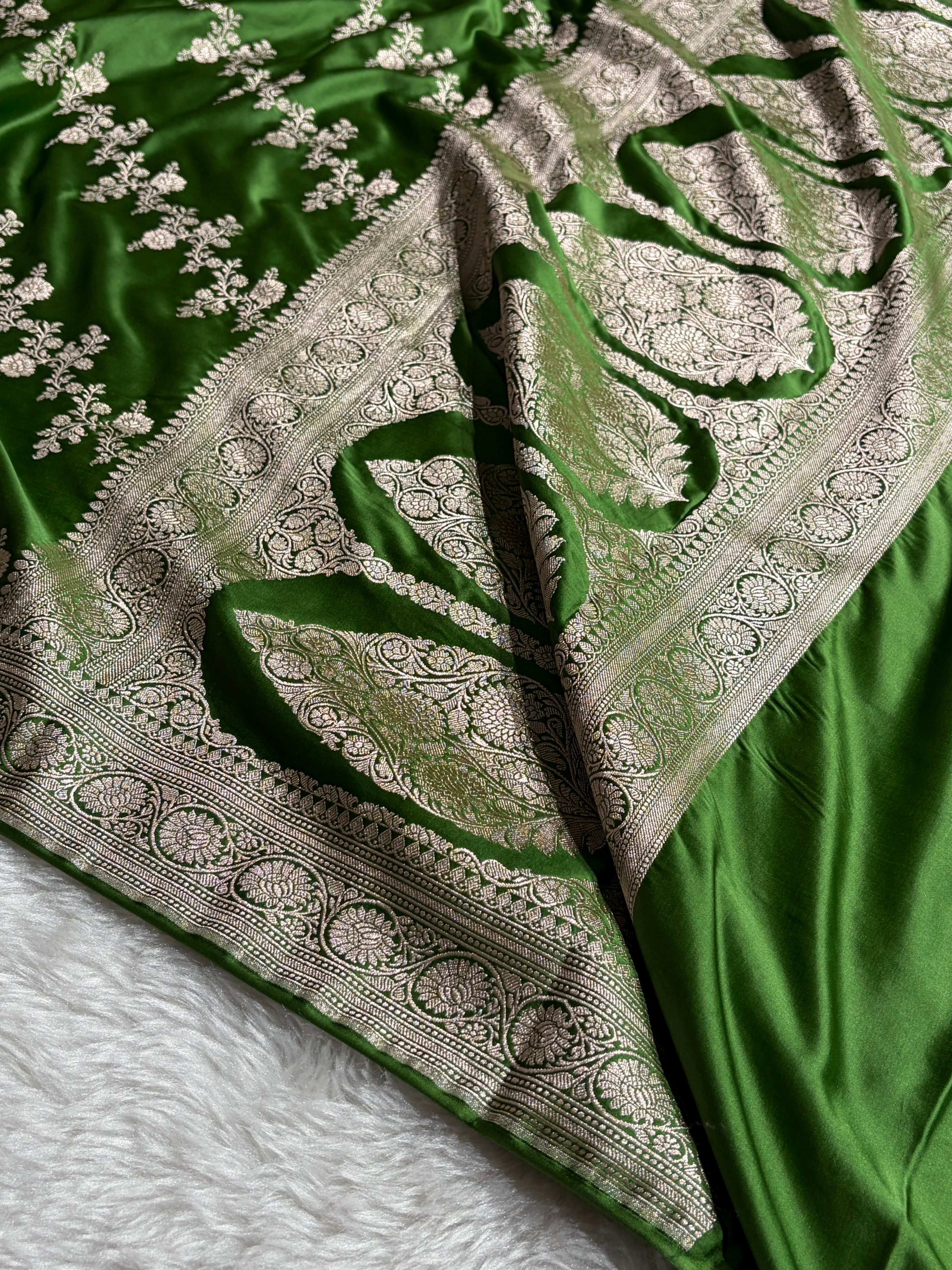 Dark Mahndi Cross Pattern Mashru Silk Saree MCS01