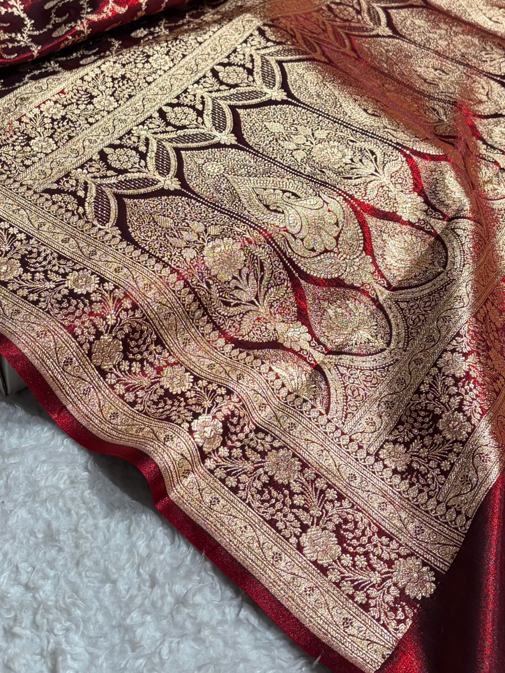 Maroon Shades Jaal Pattern Banarasi Satin Silk Saree SS43
