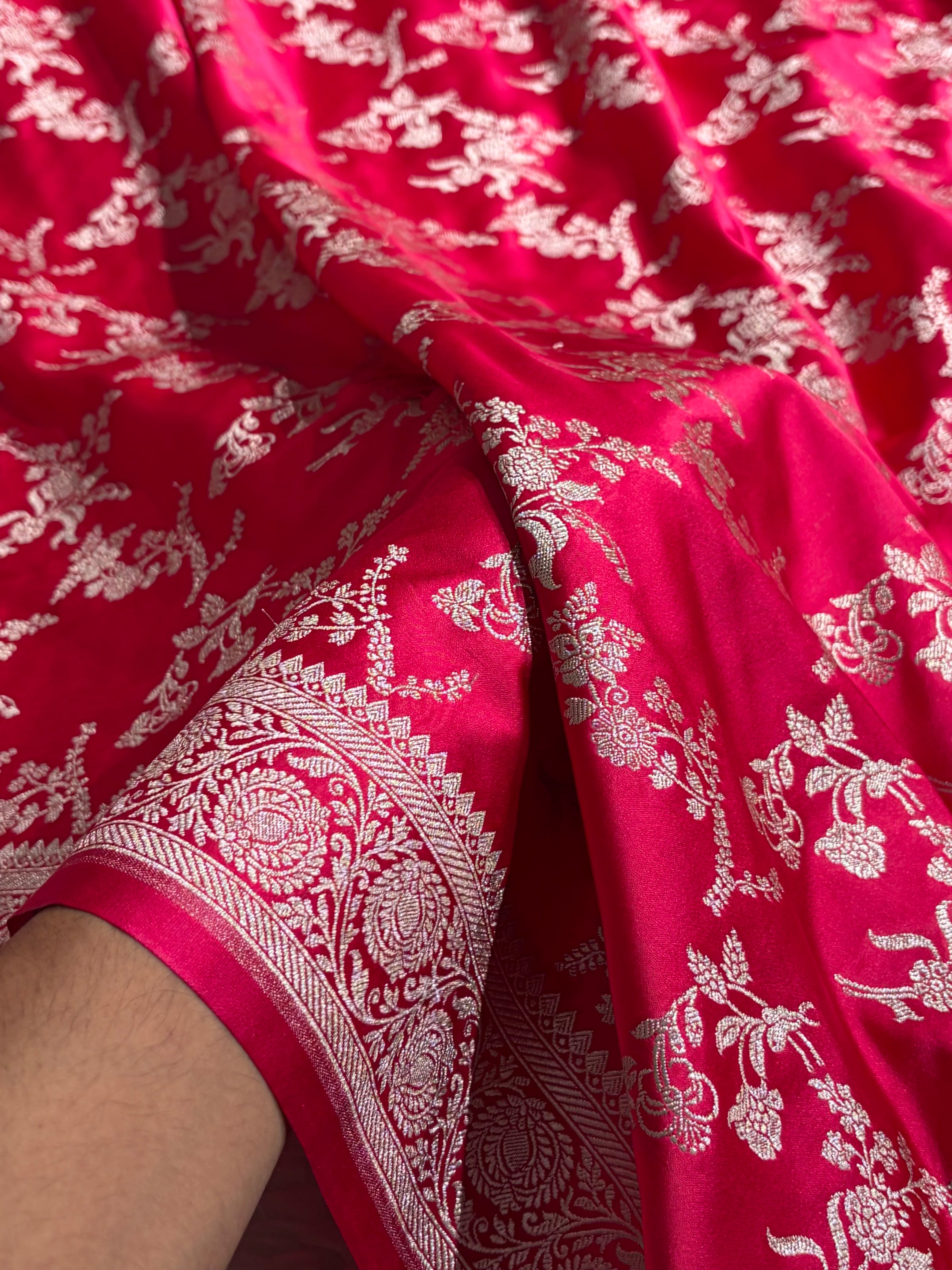 Banarasi Floral Jaal Pattern in Rani Shades Floral Mashru Silk Saree MCS98