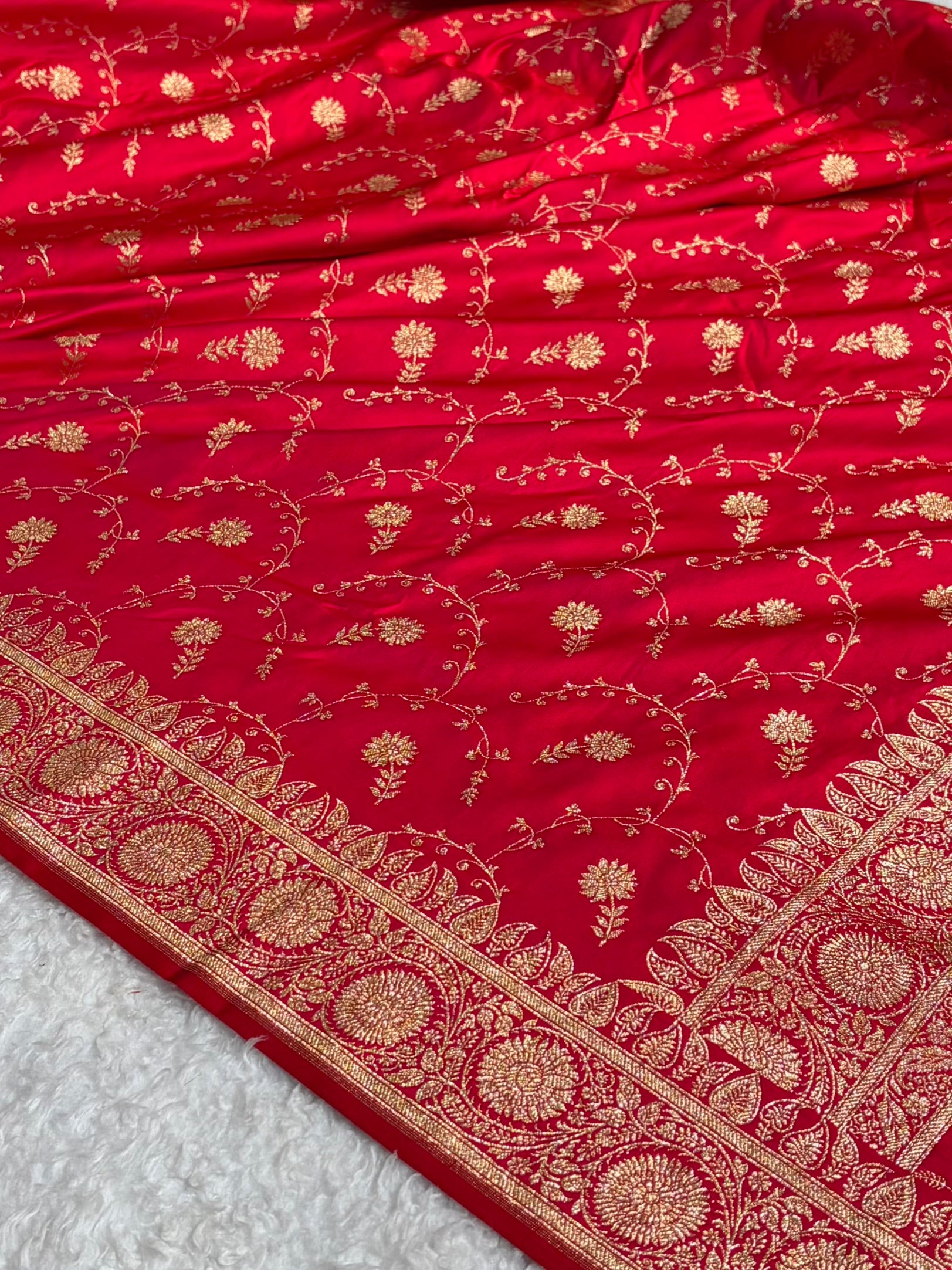 Cross Red Shades Jaal Floral Pattern Satin Katan Silk Saree SK81