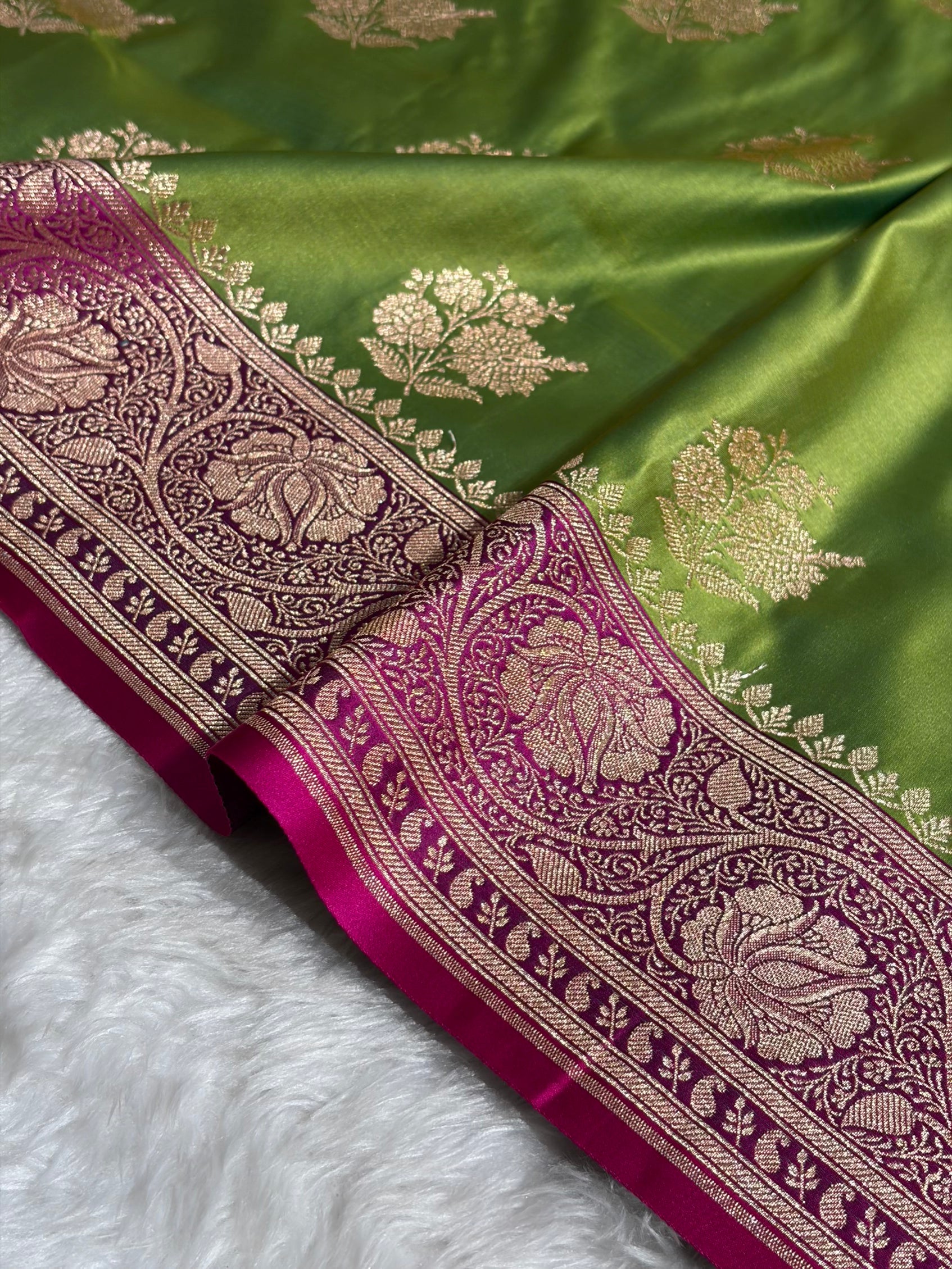 Contrast Banarasi Satin Katan Saree Booti Pattern in Mahndi/ Rani Shades SK140