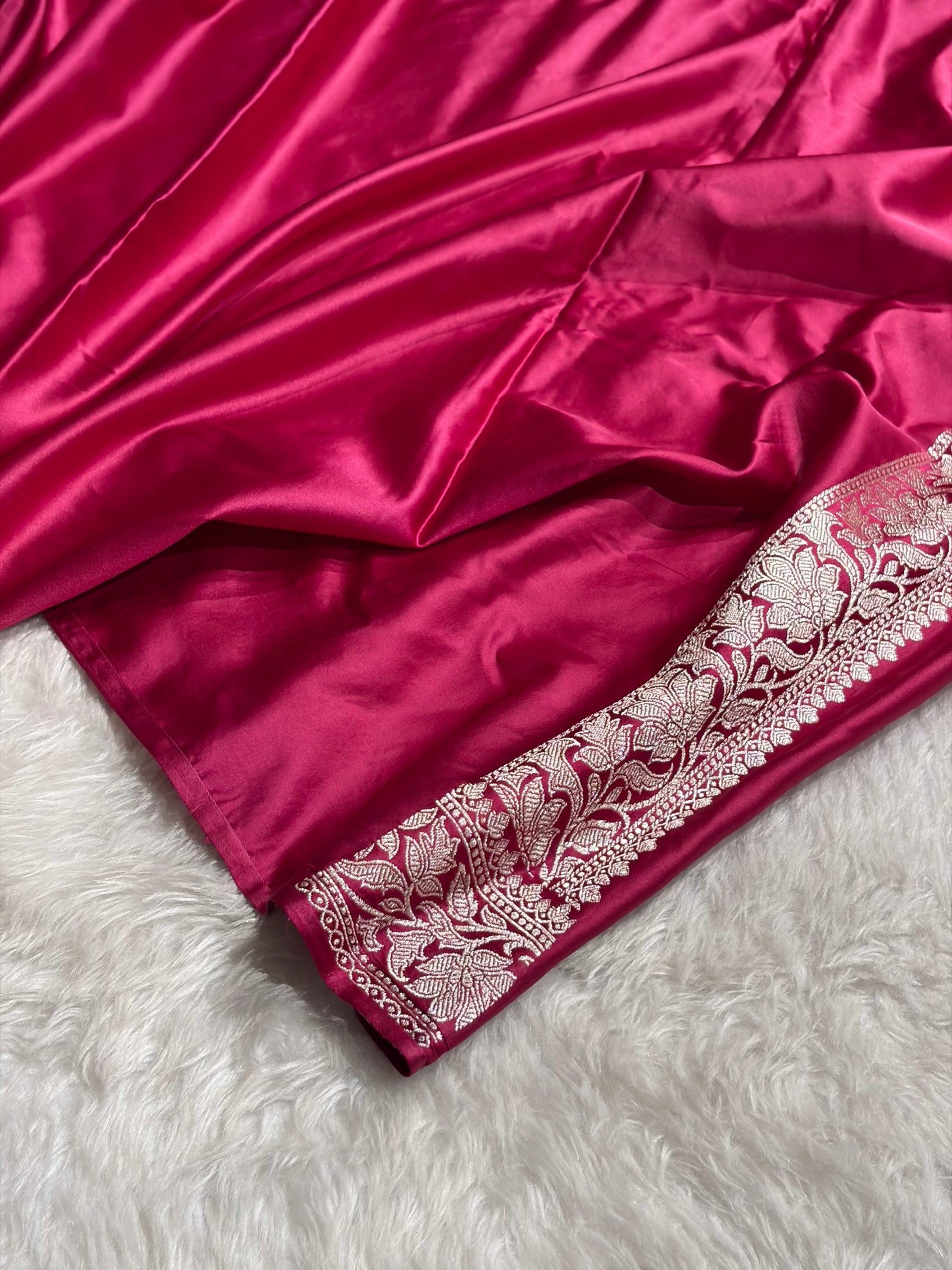 Banarasi Floral Pattern in Deep Magenta Shades Floral Mashru Silk Saree MCS95