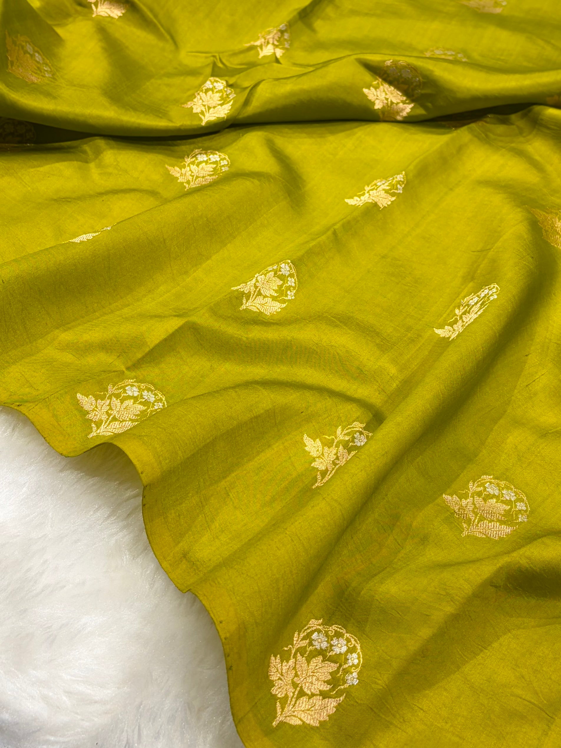 Banarasi Mehendi Green Shades Minakari Boota Handwoven Pure Paper Silk Saree RM-92