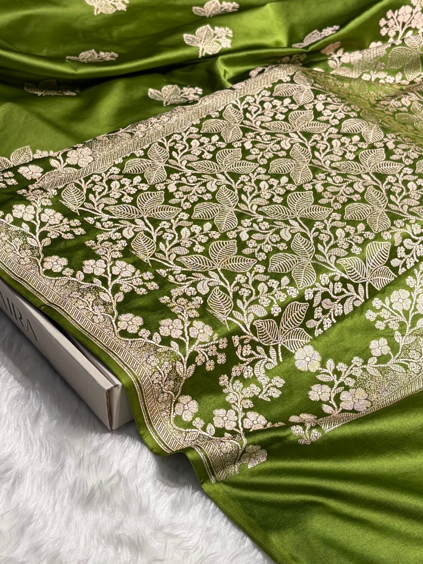 Banarasi Mehendi Shades With Floral Border Mashru Silk Saree MS83