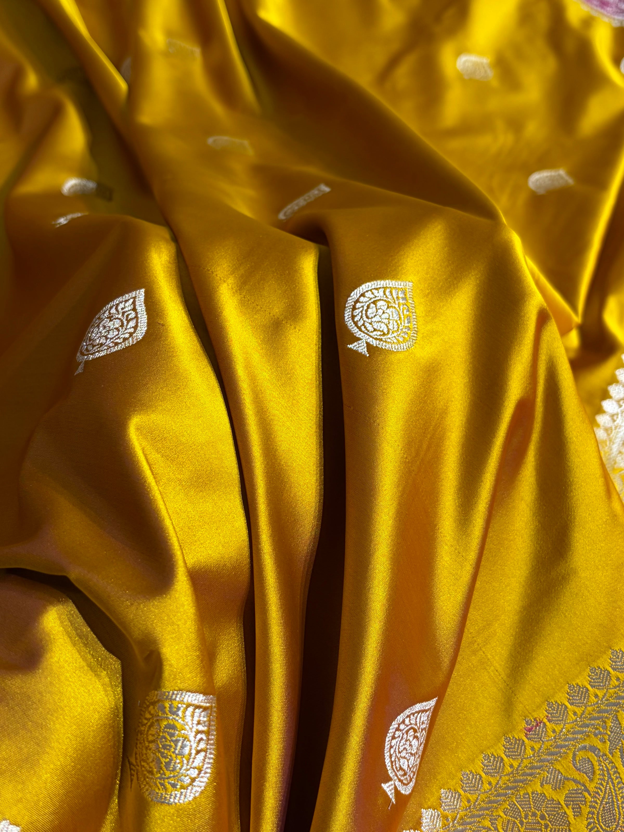 Contrast Mustard/ Rani Shades Banarasi Booti Pattern Mashru Silk Saree MSM-140