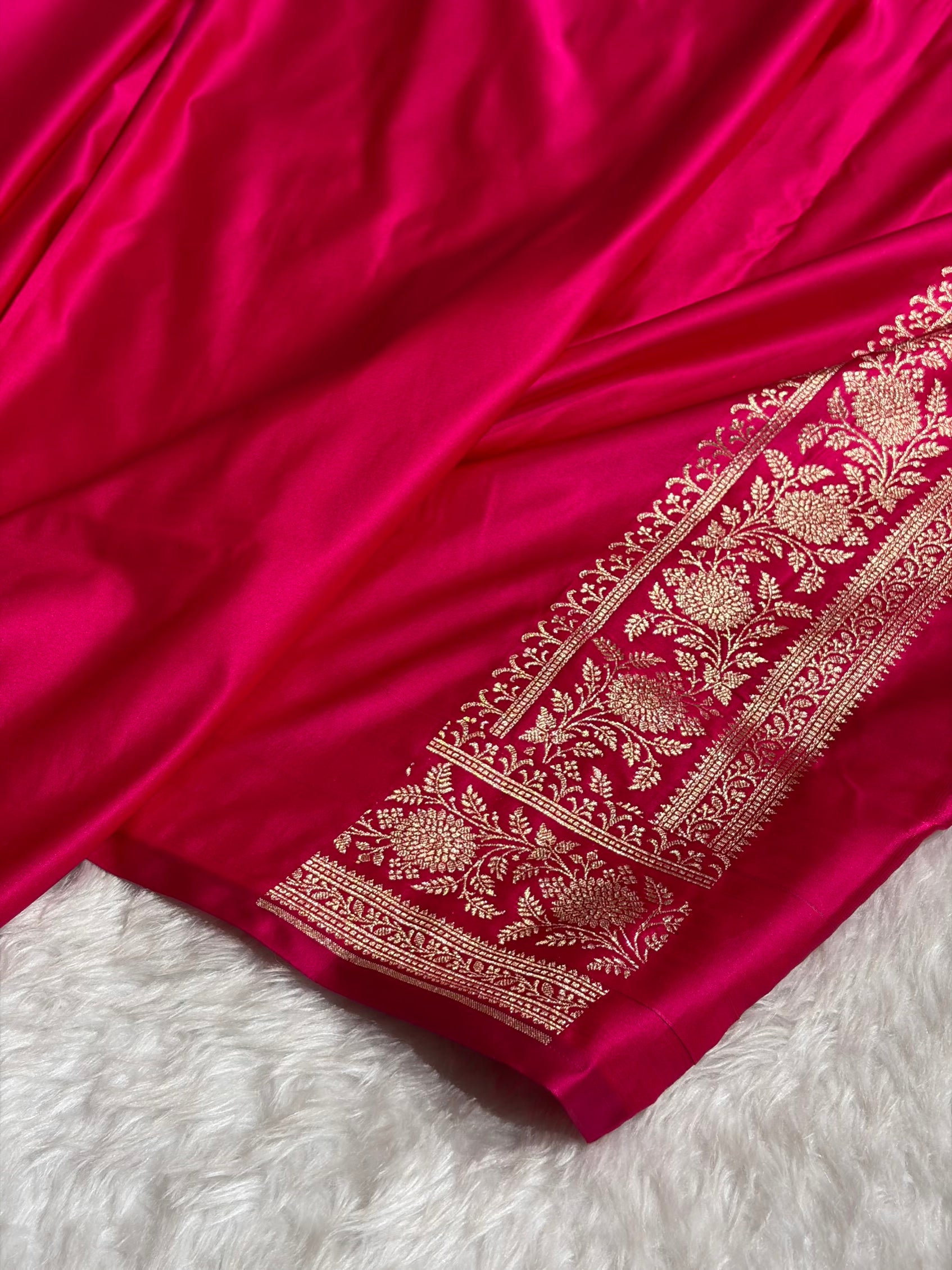 Banarasi Satin Katan Saree Floral Booti Pattern in Contrast Black / Rani Shades SK149