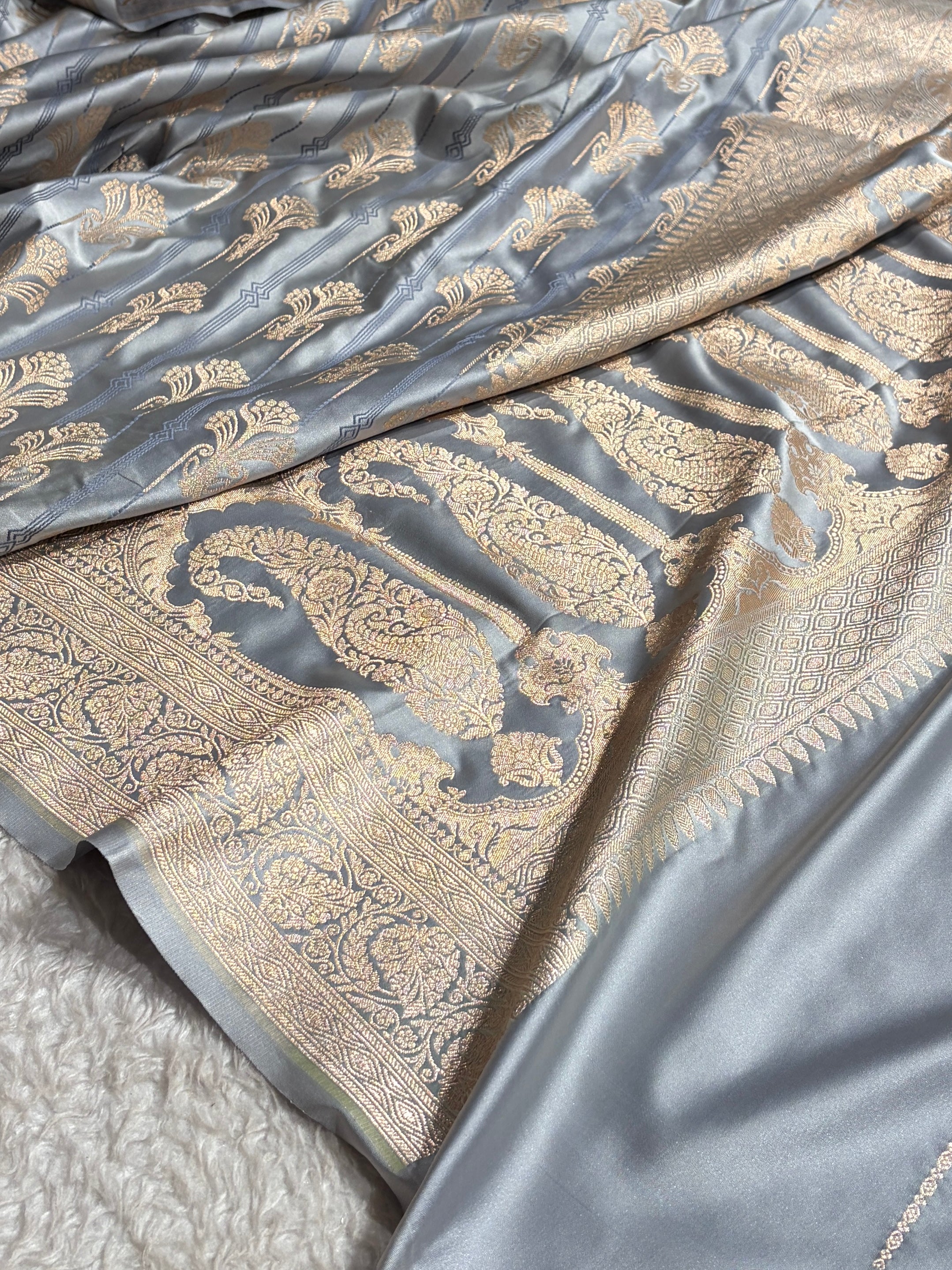 Banarasi Grey Shades Tanchoi Motif Mashru Silk Saree