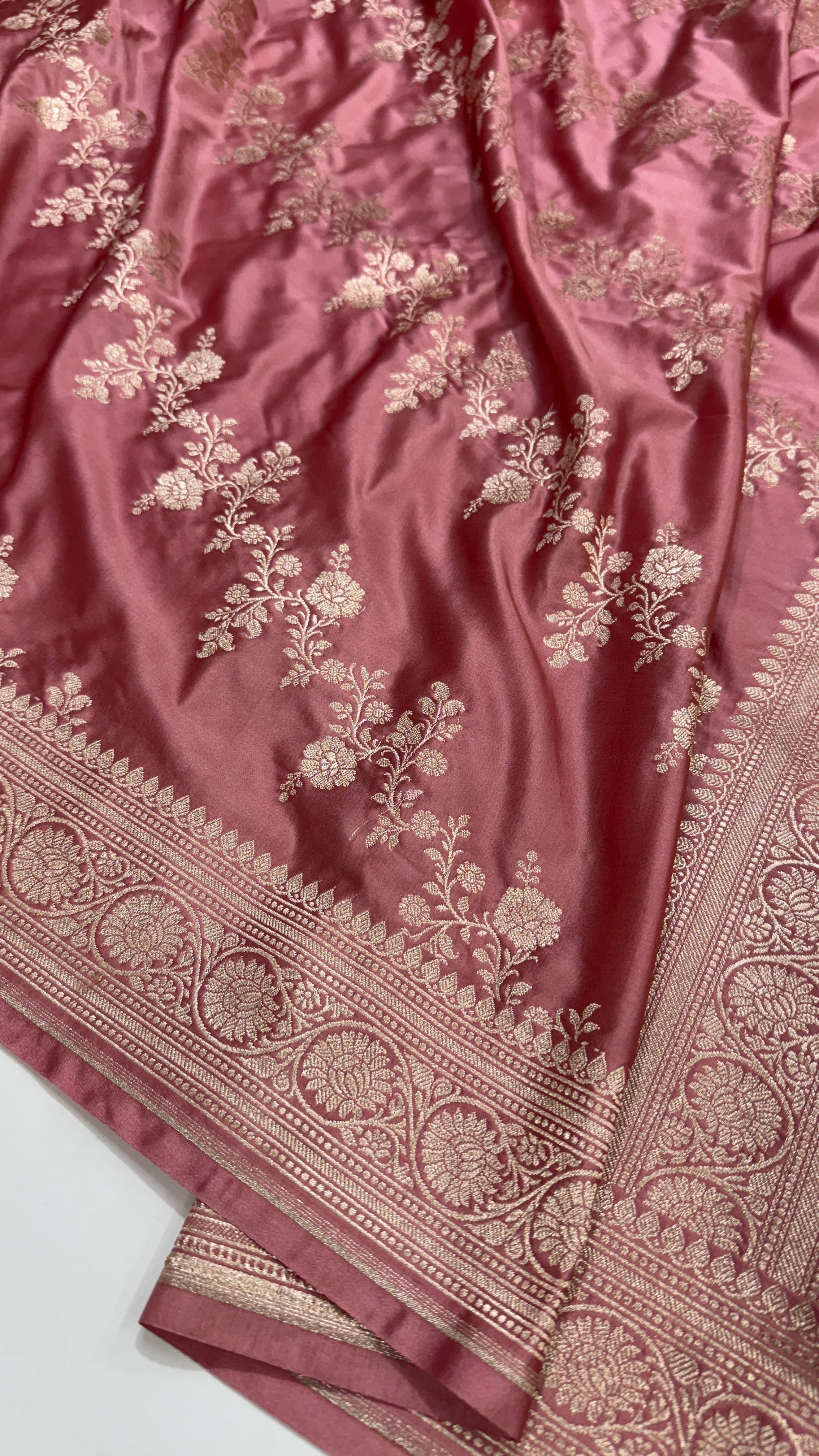 Banarasi Pattern Dusty Onion Pink Shade Mashru Silk Saree