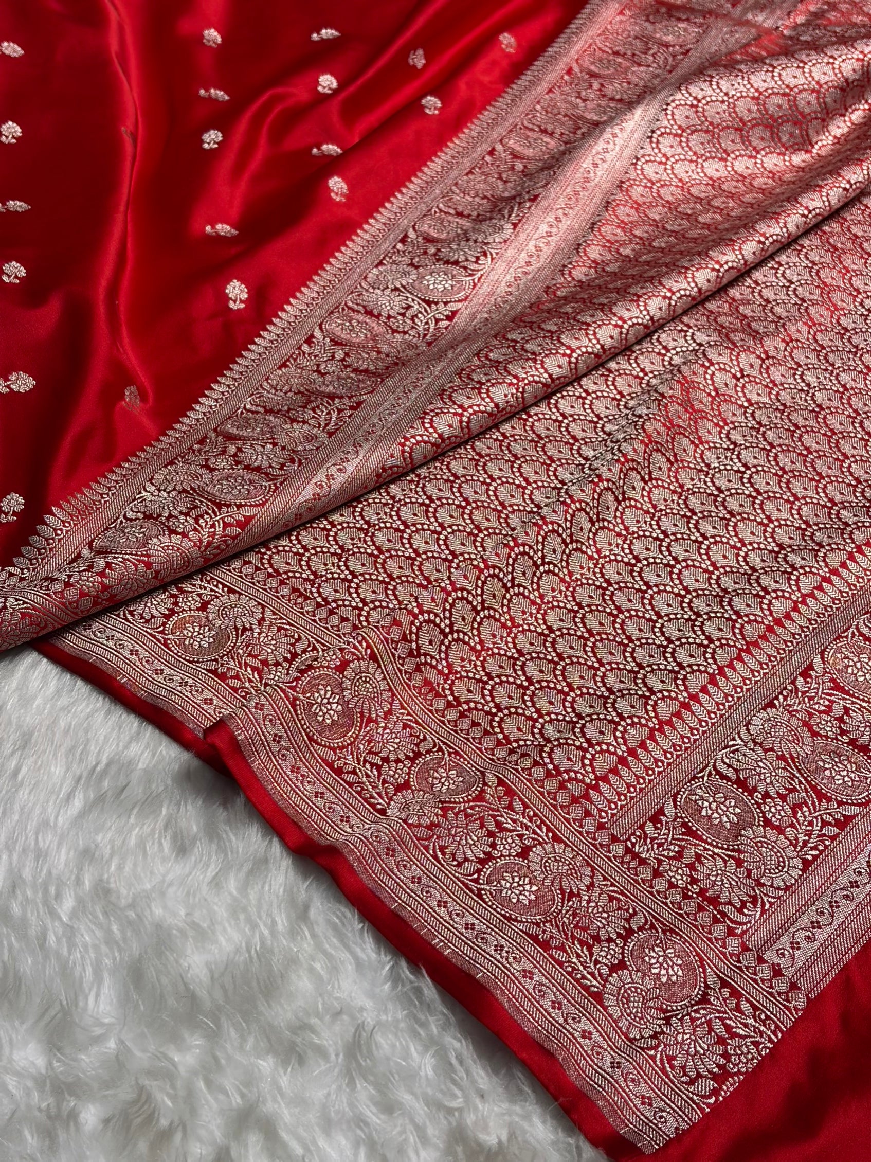 Banarasi Red Shades Booti Mashru Silk Saree MS73