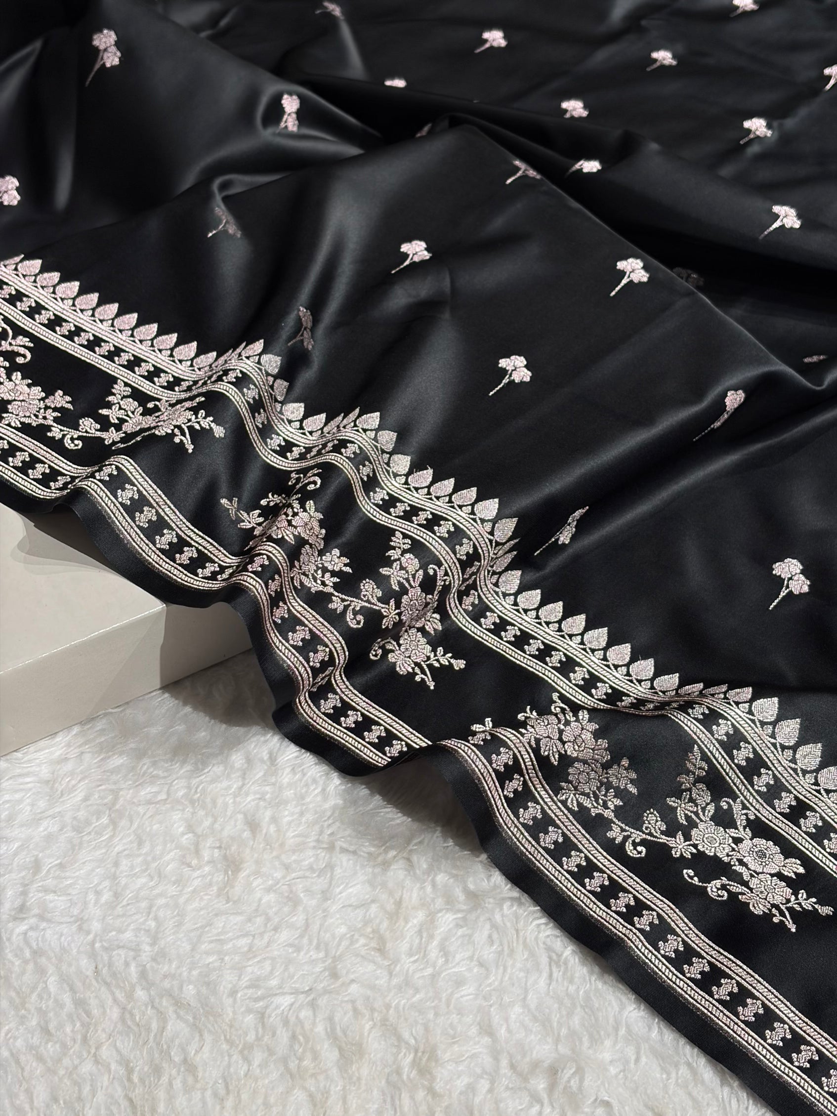 Black Shades Banarasi Boota Pattern Floral Mashru Silk Saree