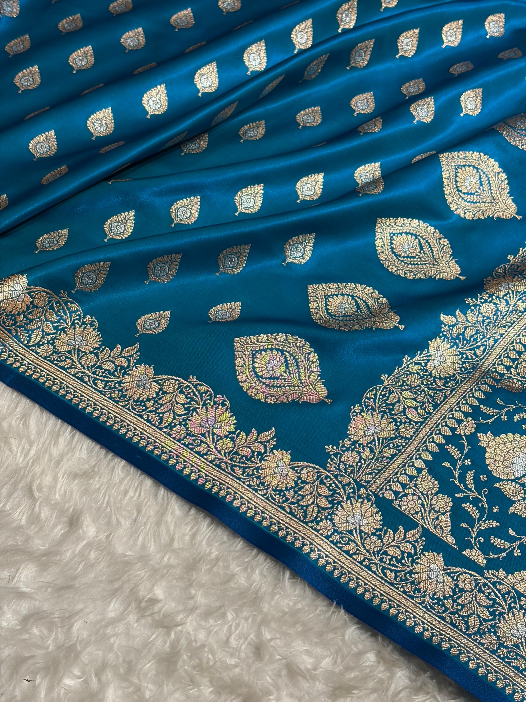 Banarasi Firozi Shades Minakari Booti Pattern Banarasi Satin Silk Saree SS60