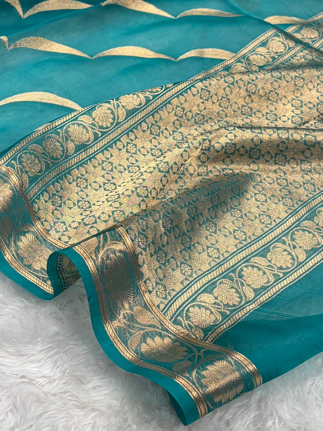 Pure Banarasi Organza Peacock Shades Floral Banarasi Silk Saree PO-21