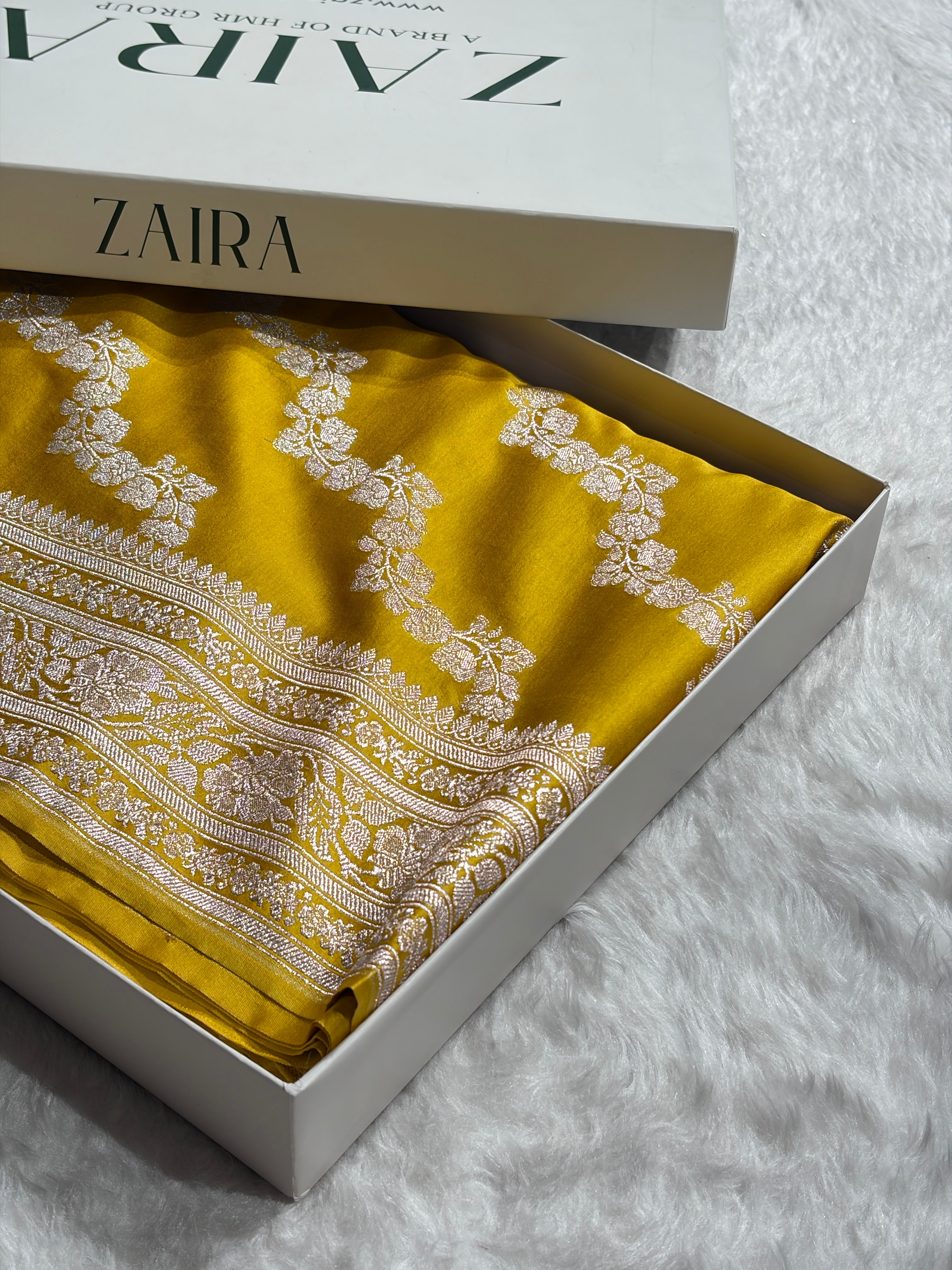 Yellow Shade With Cross Booti Mashru Silk Saree