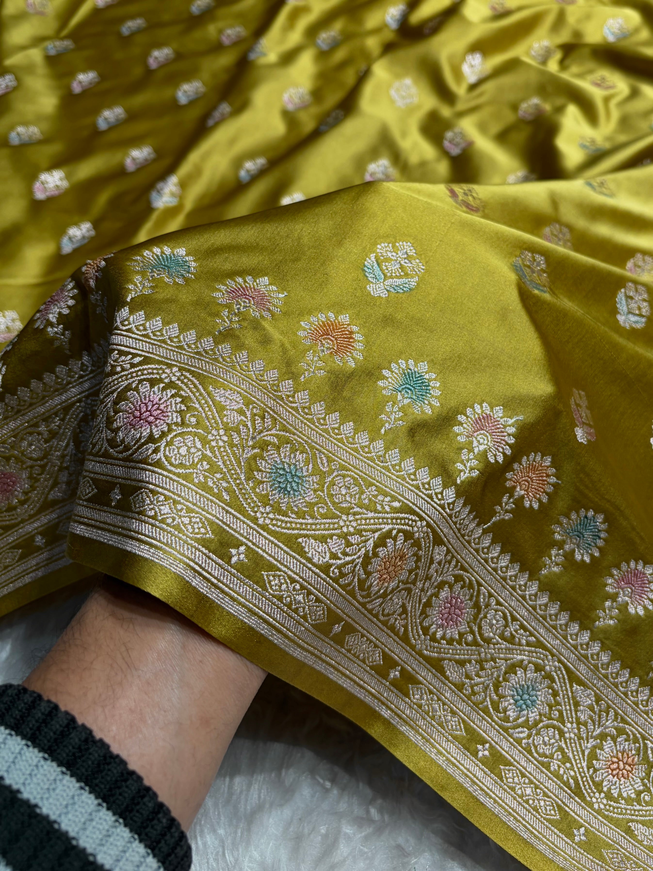 Dusty Mehendi Shades Bananasi Minakari Floral Border Boota Mashru Silk Saree MS66