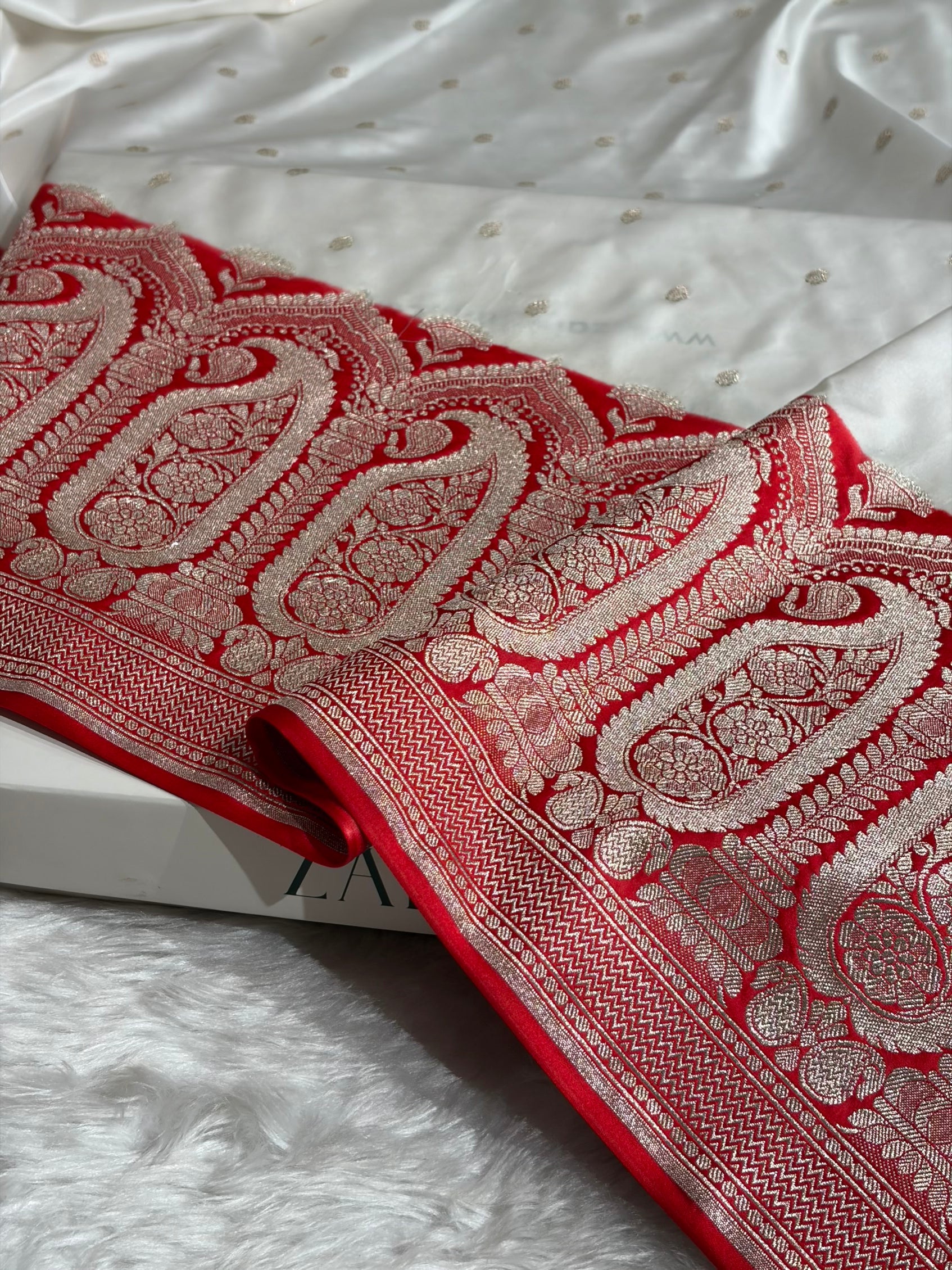 Banarasi Contrast Skirt Border Pattern in White / Red Shades  Floral Mashru Silk Saree MCS95