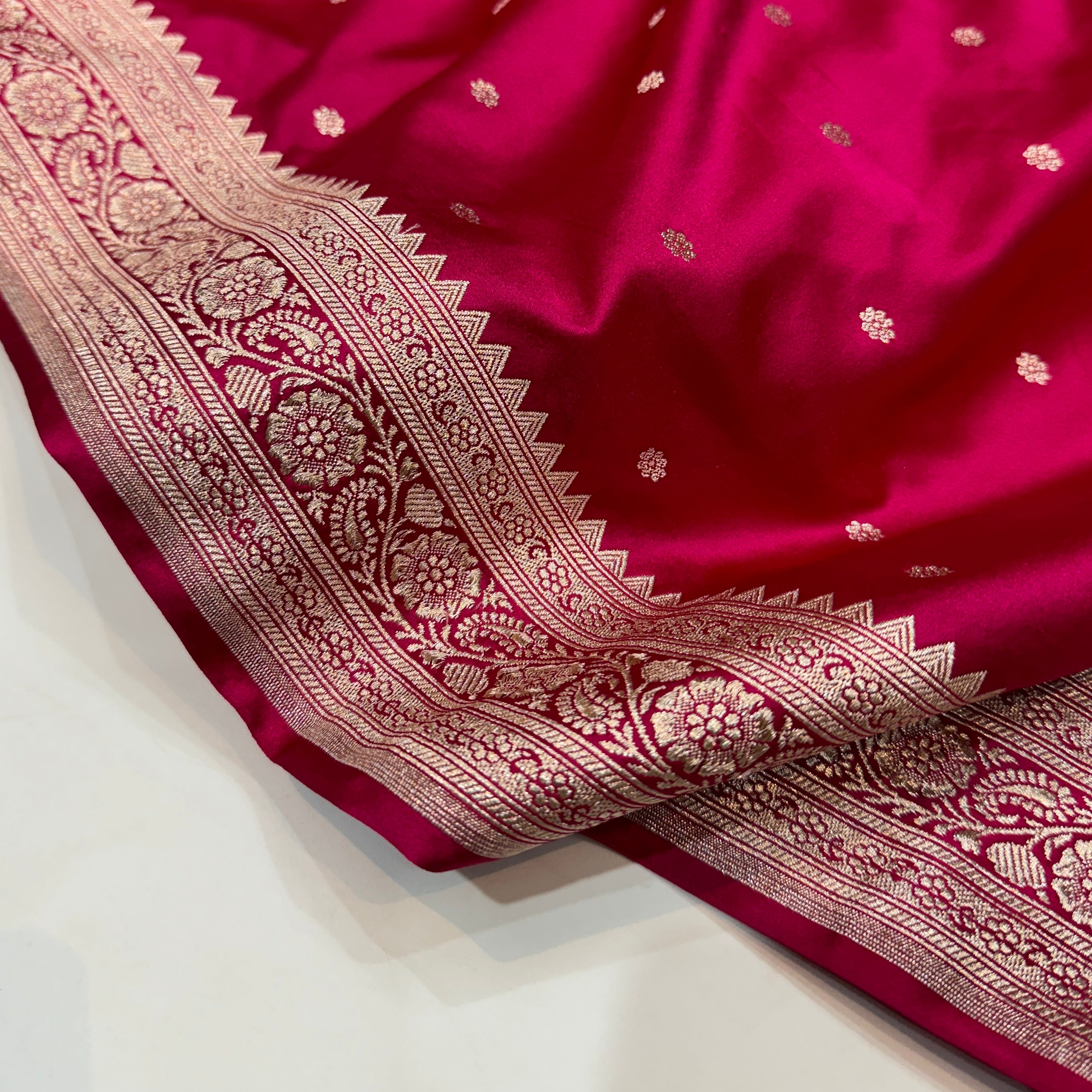 Beautiful Pink Booti Mashru Silk Saree